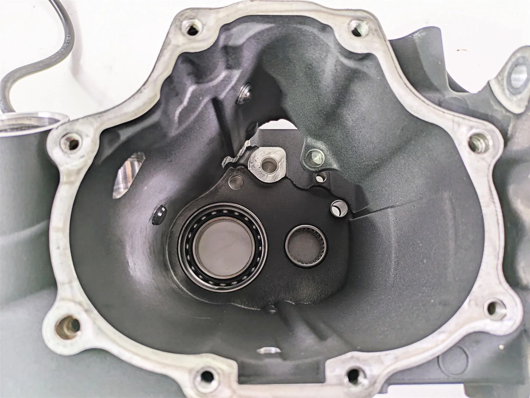 2007 Harley Touring FLHRSE CVO Road King 6-Sp Transmission Housing 33162-07A - Image 7