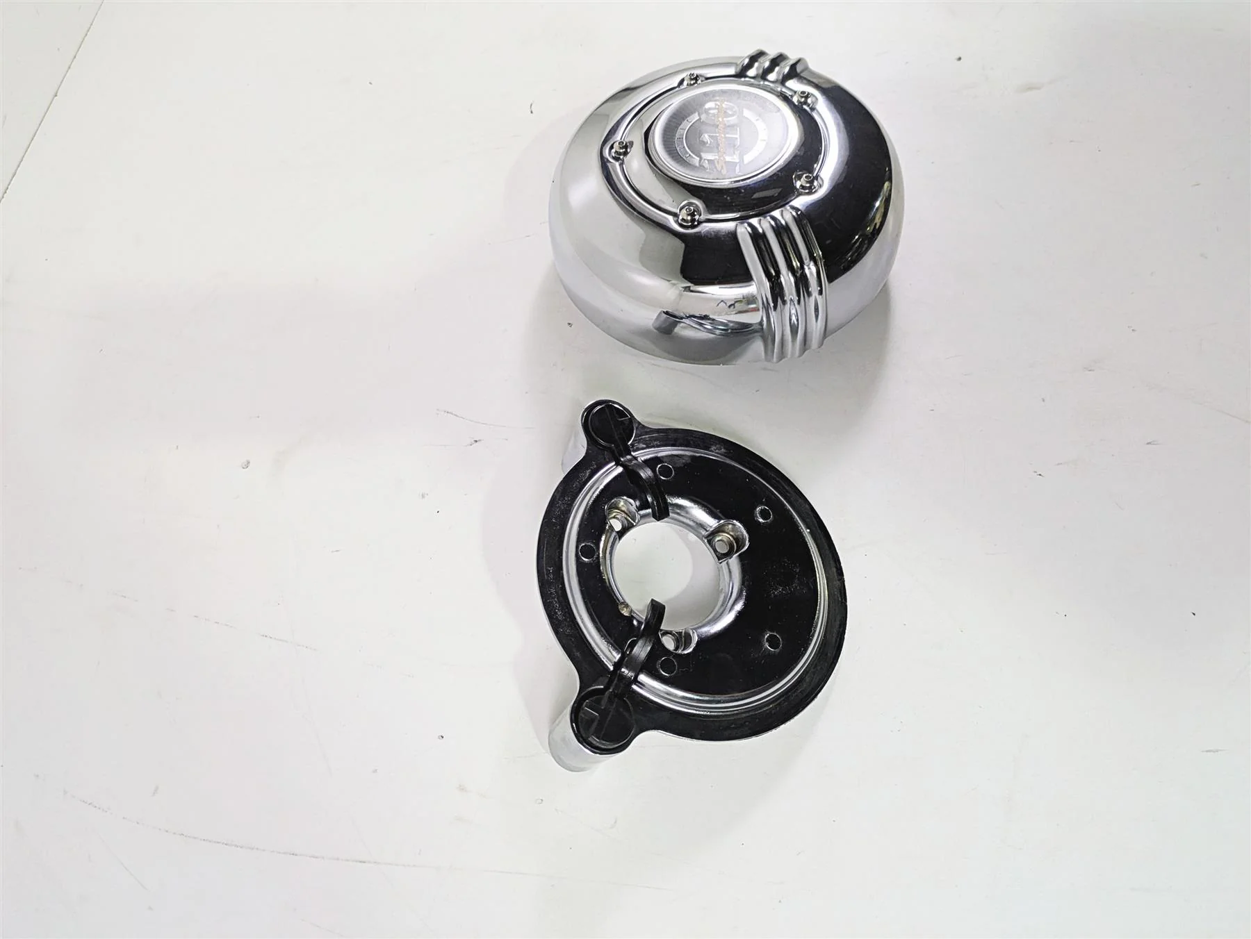 2007 Harley Touring FLHRSE CVO Road King Air Cleaner Breather Filter 29478-05A - Image 2