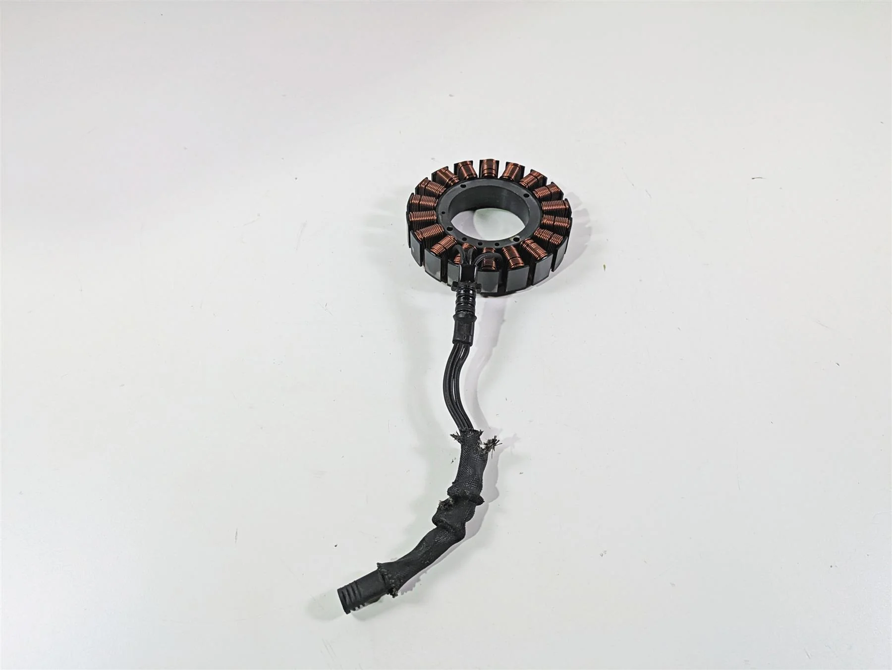 2007 Harley Touring FLHRSE CVO Road King Alternator Stator Regulator 29987-06D - Image 4