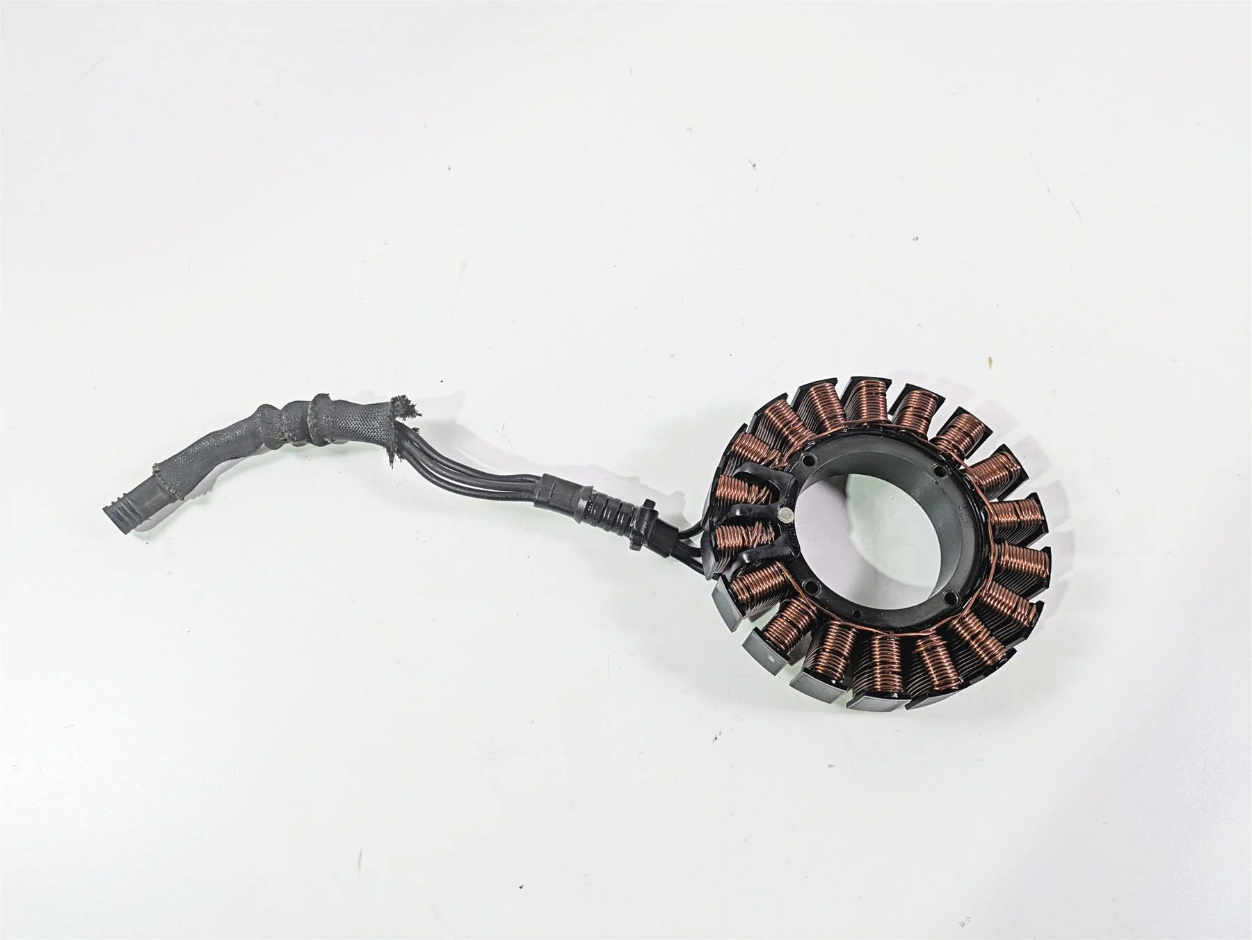2007 Harley Touring FLHRSE CVO Road King Alternator Stator Regulator 29987-06D - Image 9