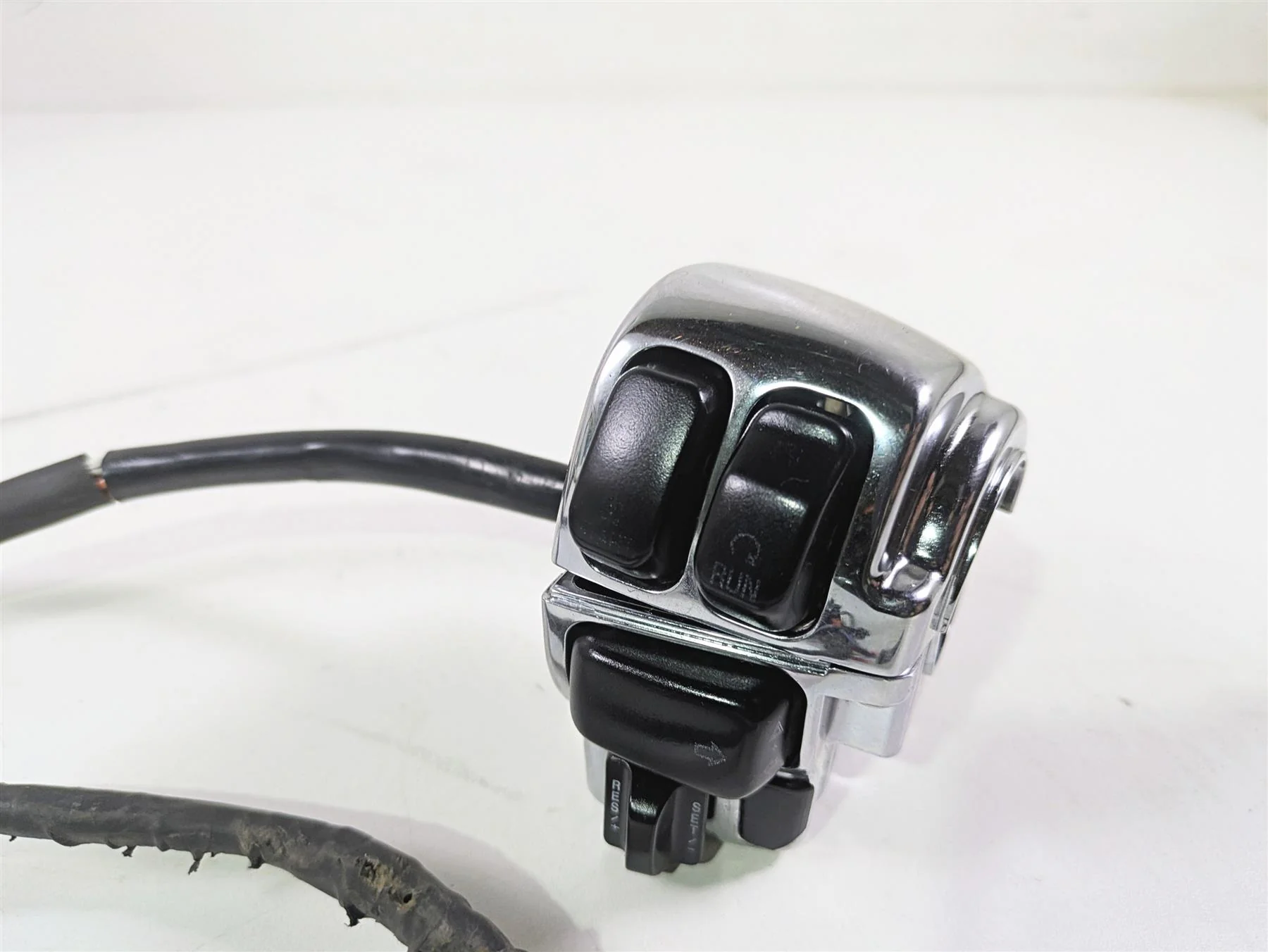 2007 Harley Touring FLHRSE CVO Road King Chrome Hand Control Switch Set 71682-06 - Image 5
