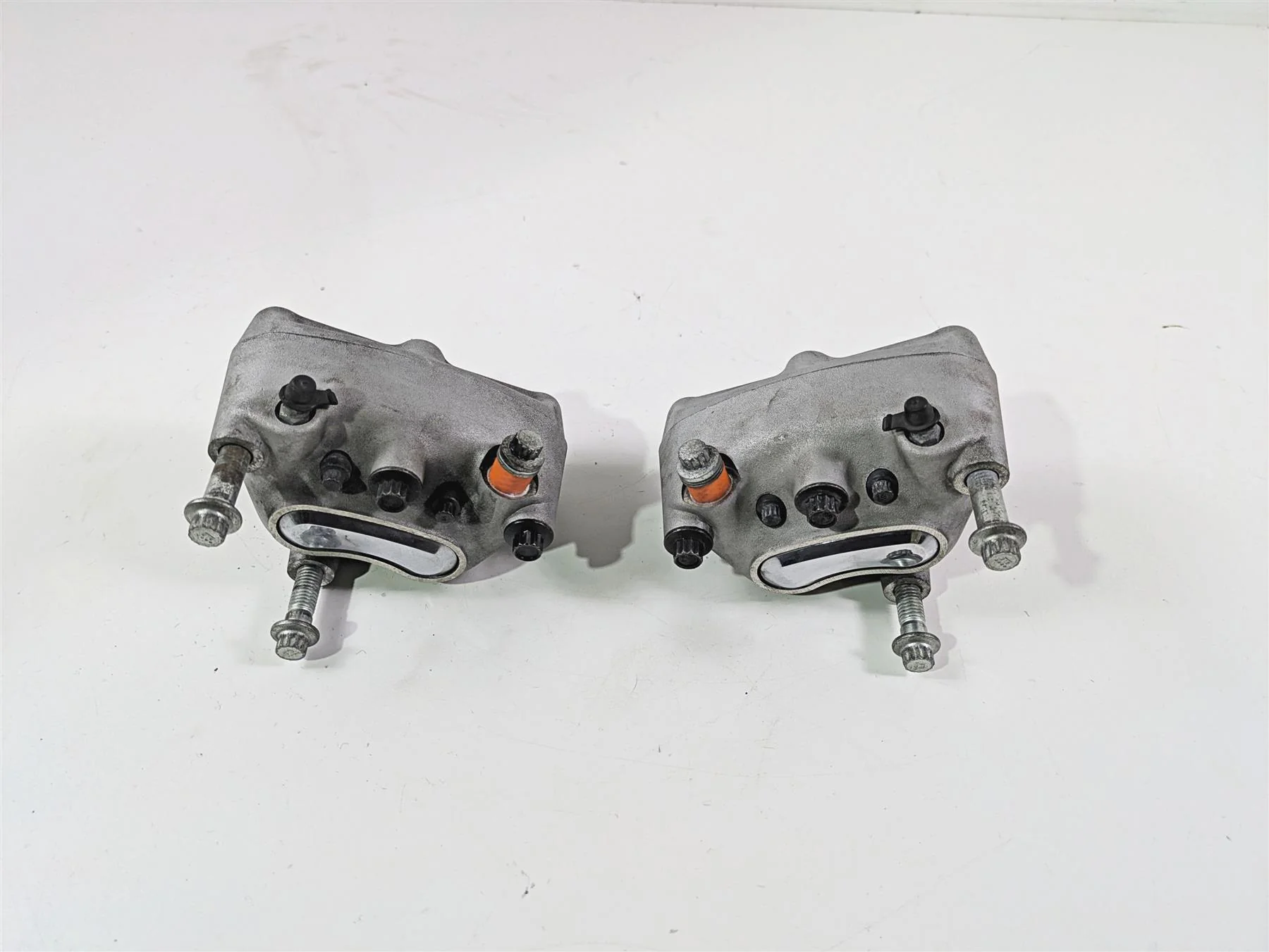 2007 Harley Touring FLHRSE CVO Road King Front Brake Caliper Set 44381-99C - Image 12