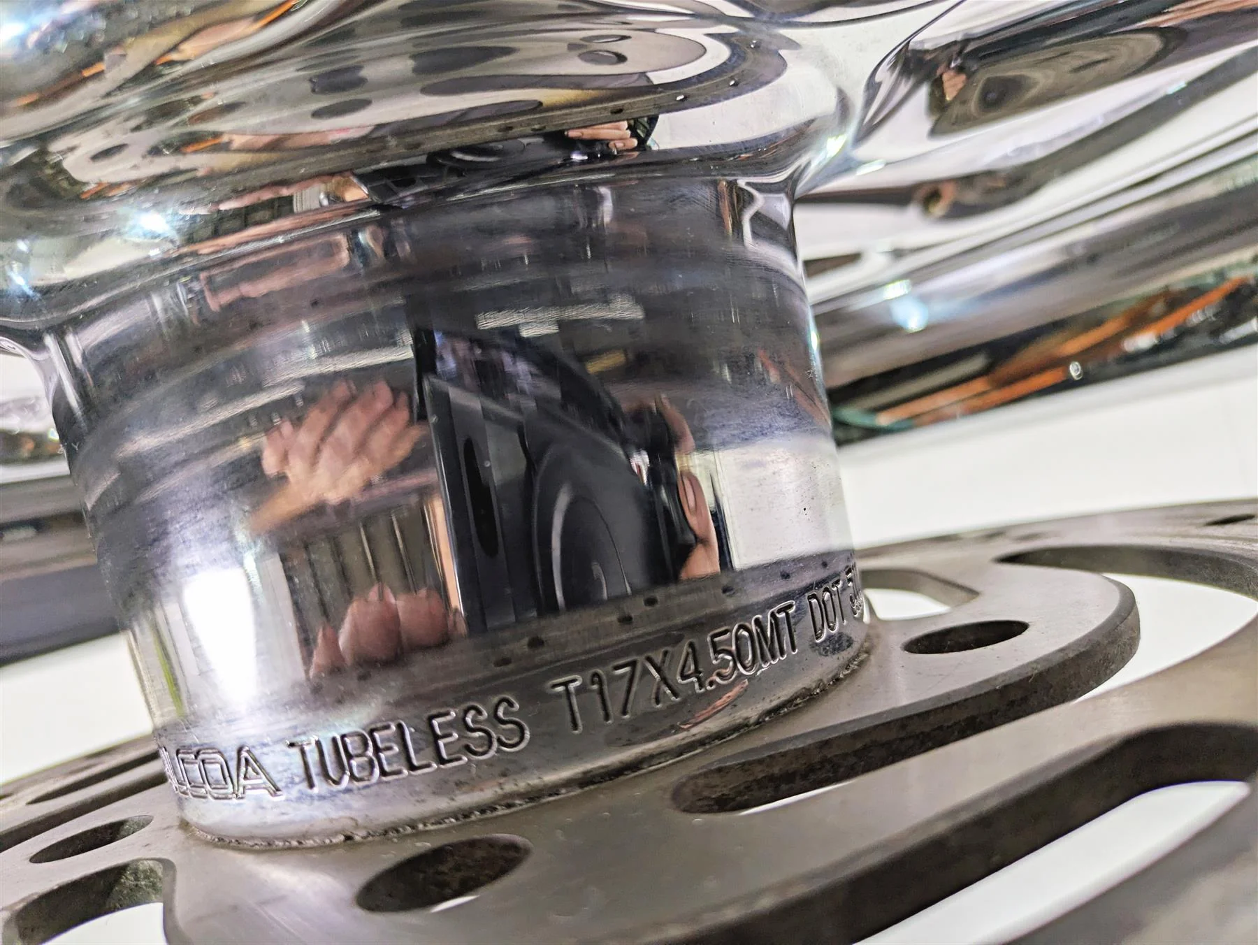 2007 Harley Touring FLHRSE CVO Road King Front Rear Chrome Wheel Set 44612-07 - Image 5