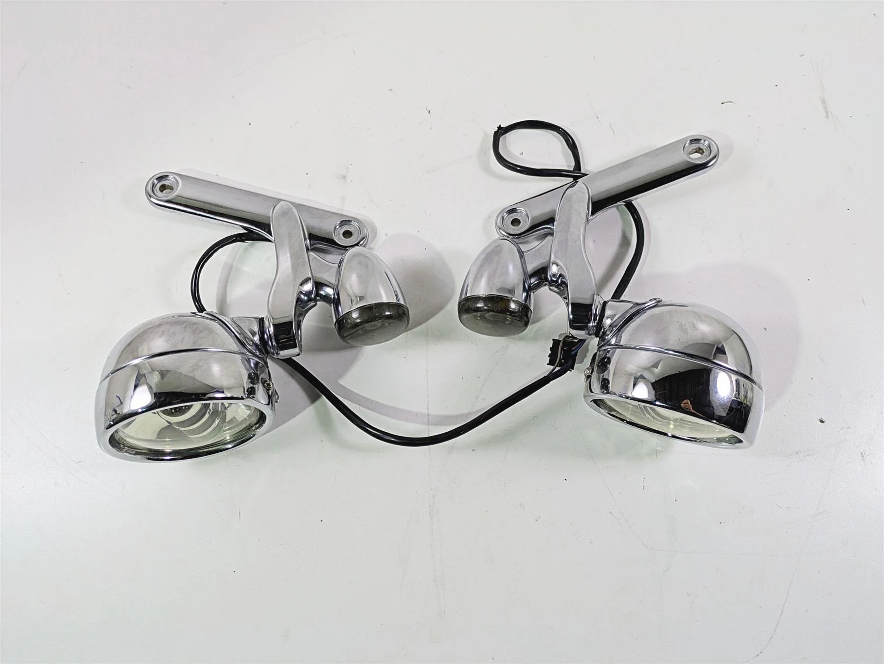 2007 Harley Touring FLHRSE CVO Road King Front Spotlight Turn Signals 68614-03 - Image 2