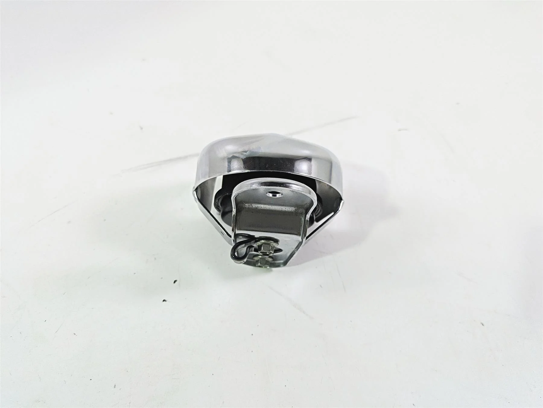 2007 Harley Touring FLHRSE CVO Road King Horn & Chrome Cover 61300478A - Image 3