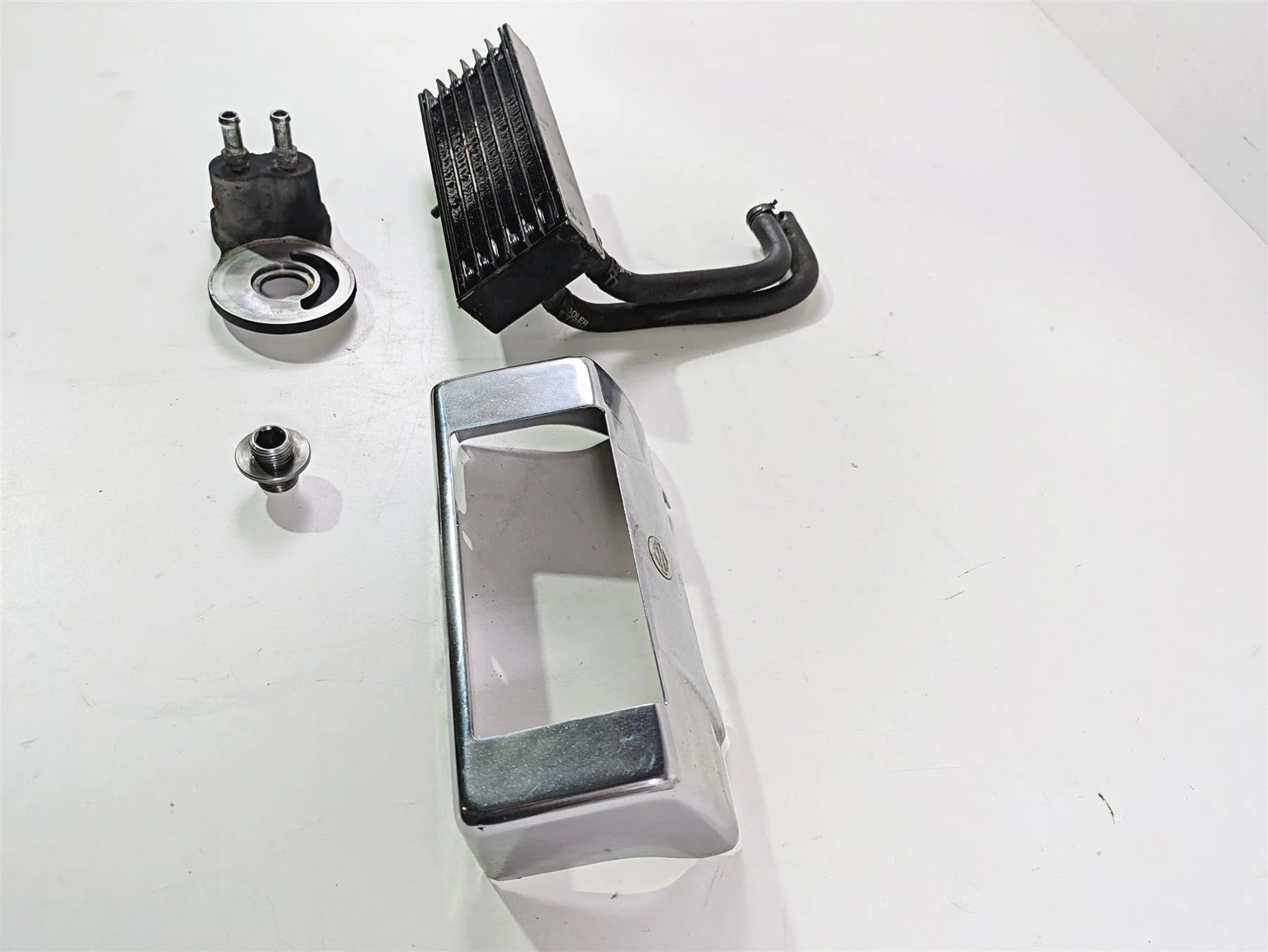 2007 Harley Touring FLHRSE CVO Road King Oil Cooler + Adapter & Cover 63068-07 - Image 3