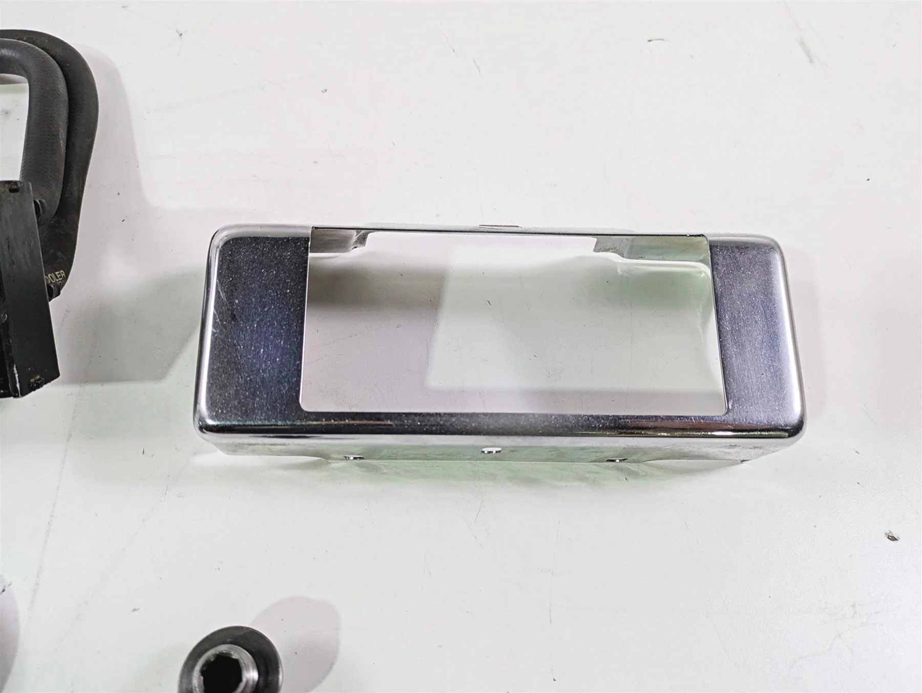 2007 Harley Touring FLHRSE CVO Road King Oil Cooler + Adapter & Cover 63068-07 - Image 7