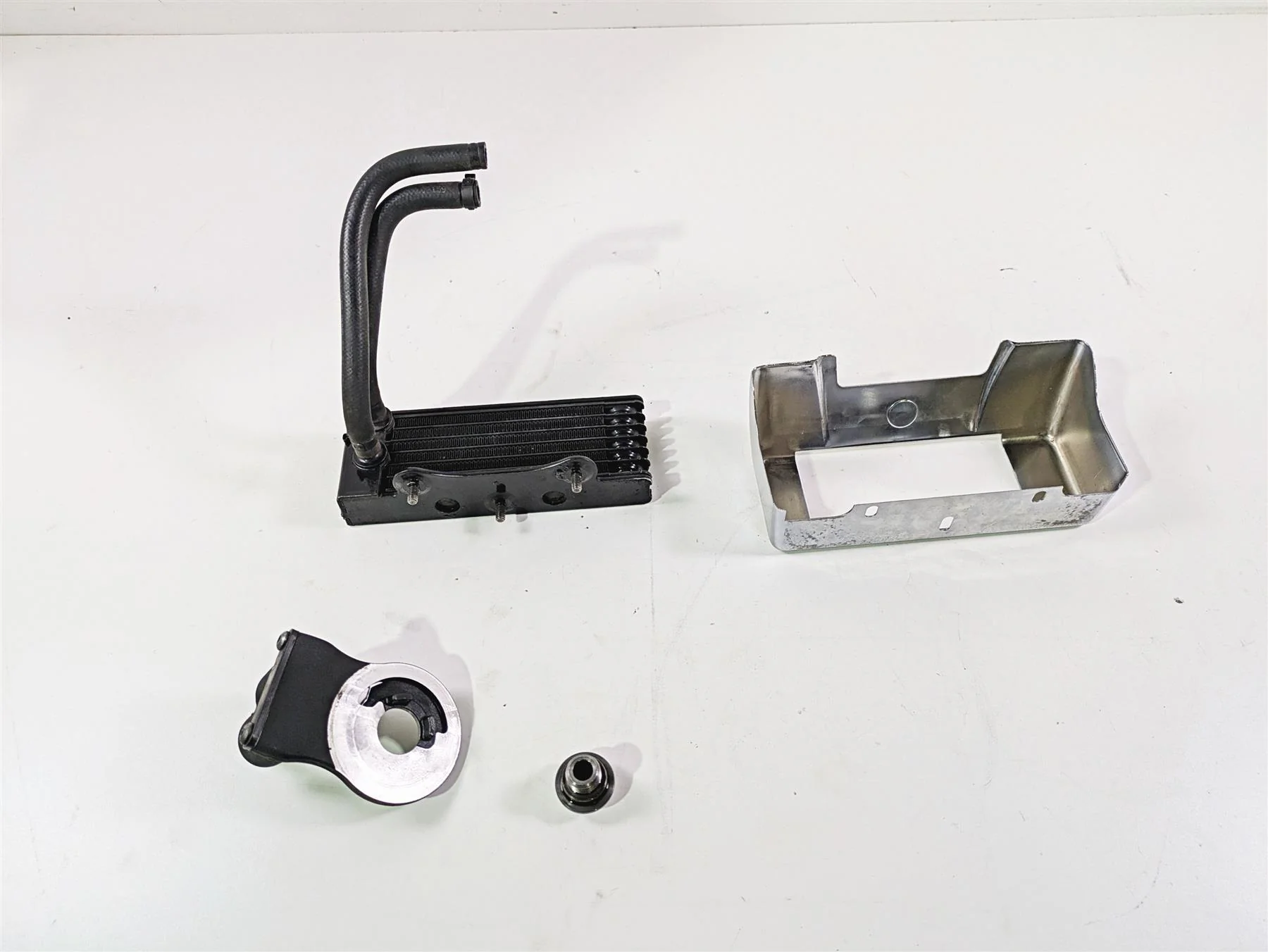 2007 Harley Touring FLHRSE CVO Road King Oil Cooler + Adapter & Cover 63068-07 - Image 8