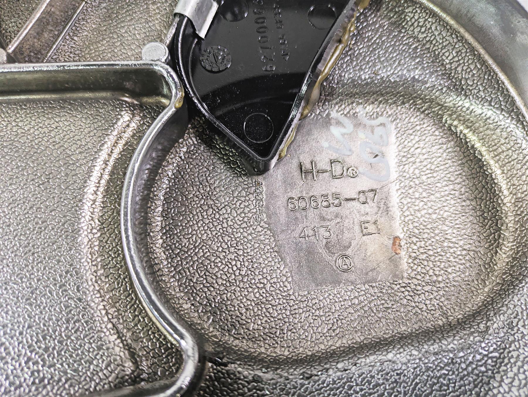 2007 Harley Touring FLHRSE CVO Road King Outer Primary Clutch Cover 60685-07 - Image 10
