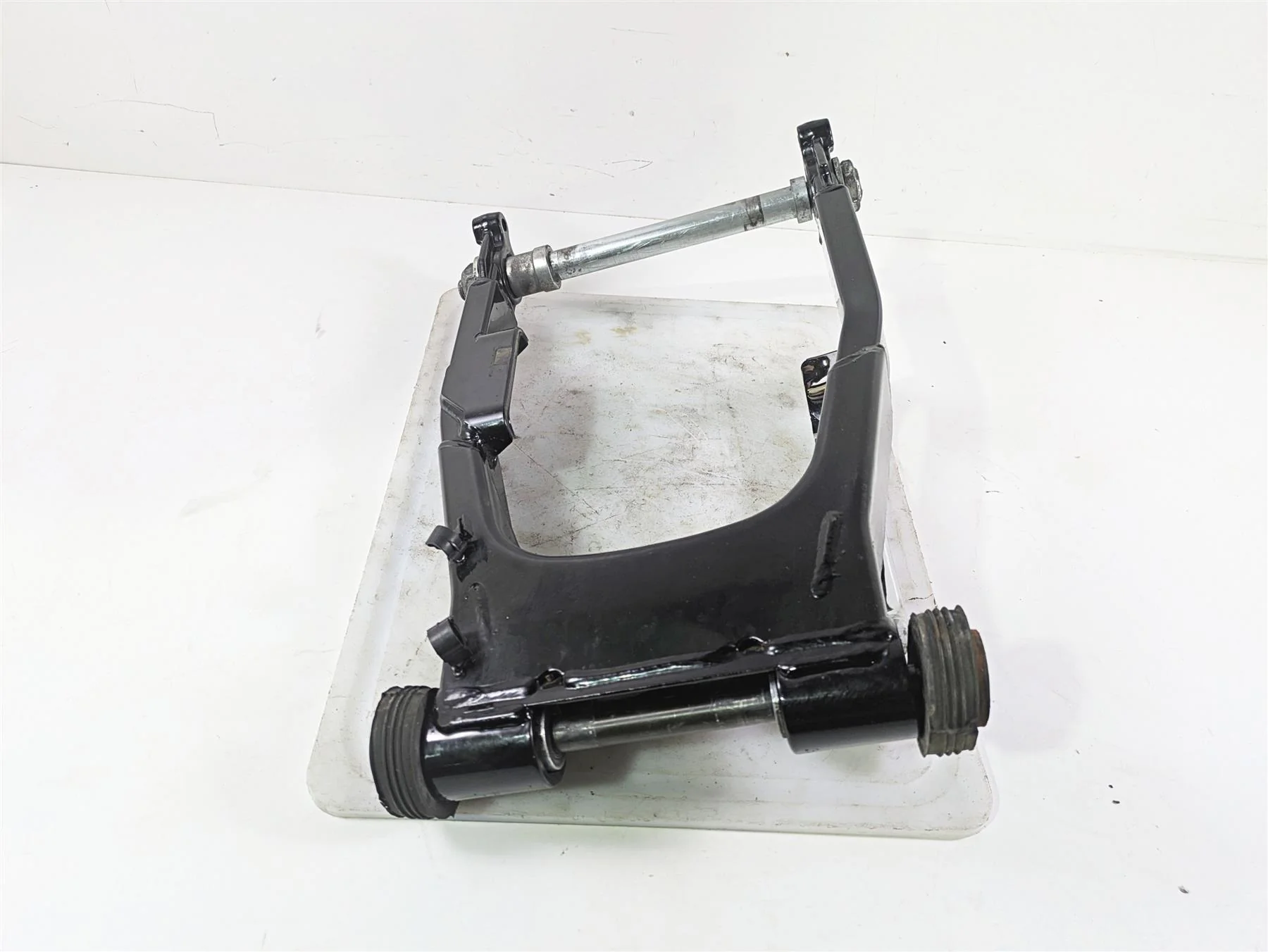 2007 Harley Touring FLHRSE CVO Road King Rear Swingarm Swing Arm 48613-07 - Image 2