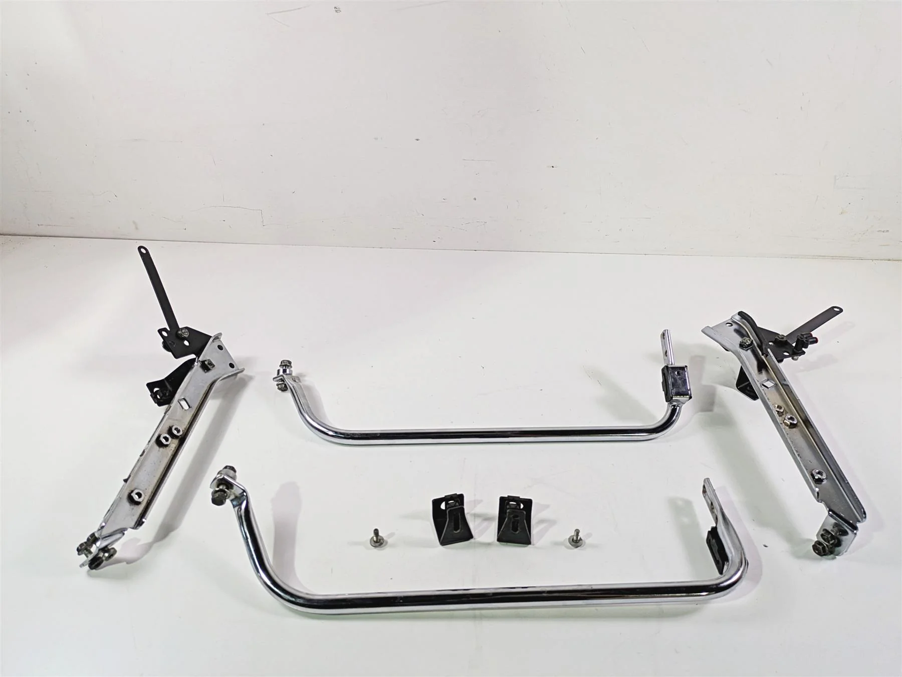 2007 Harley Touring FLHRSE CVO Road King Saddlebag Guards Rail Set 91069-07 - Image 10