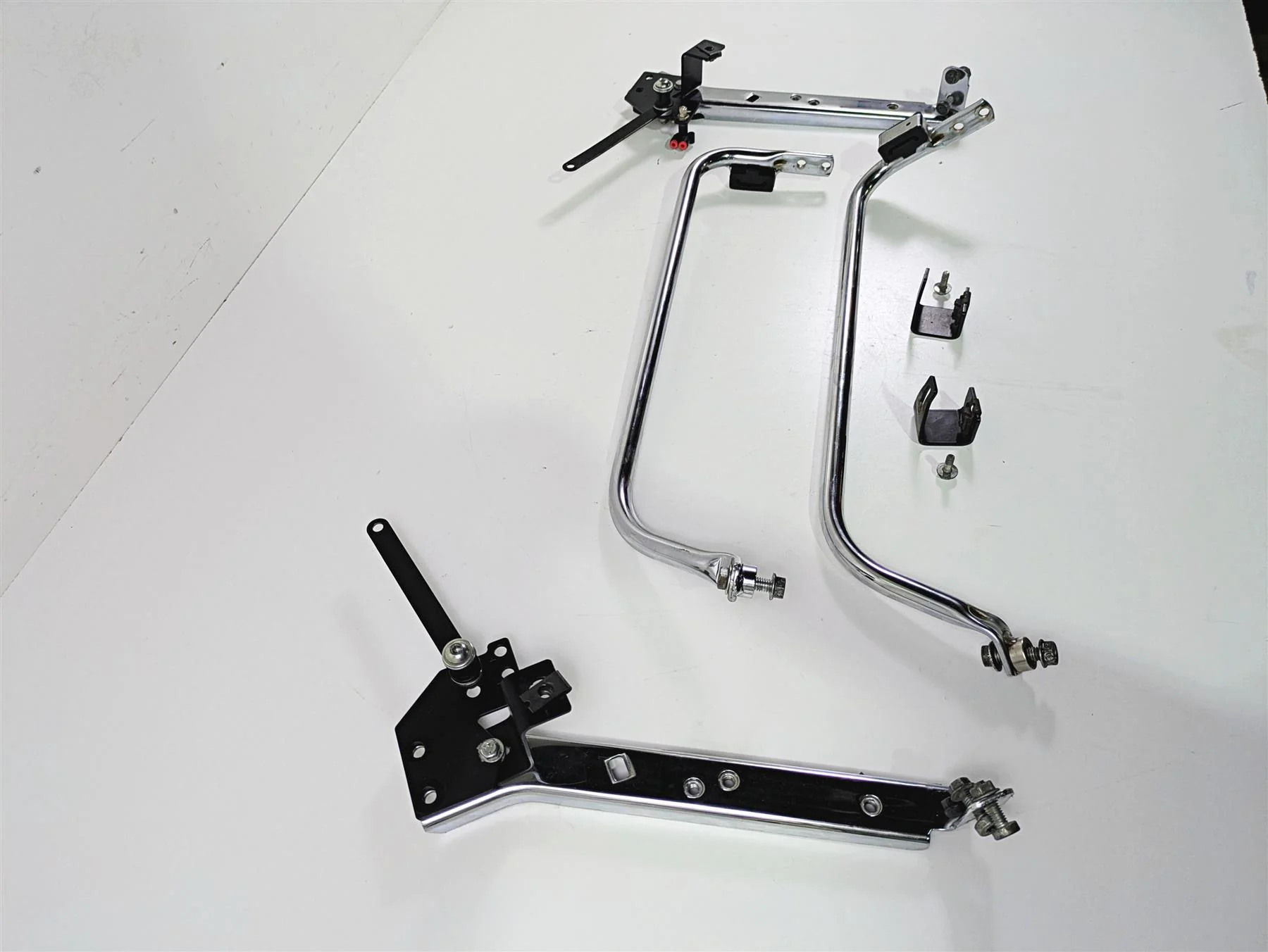 2007 Harley Touring FLHRSE CVO Road King Saddlebag Guards Rail Set 91069-07 - Image 2