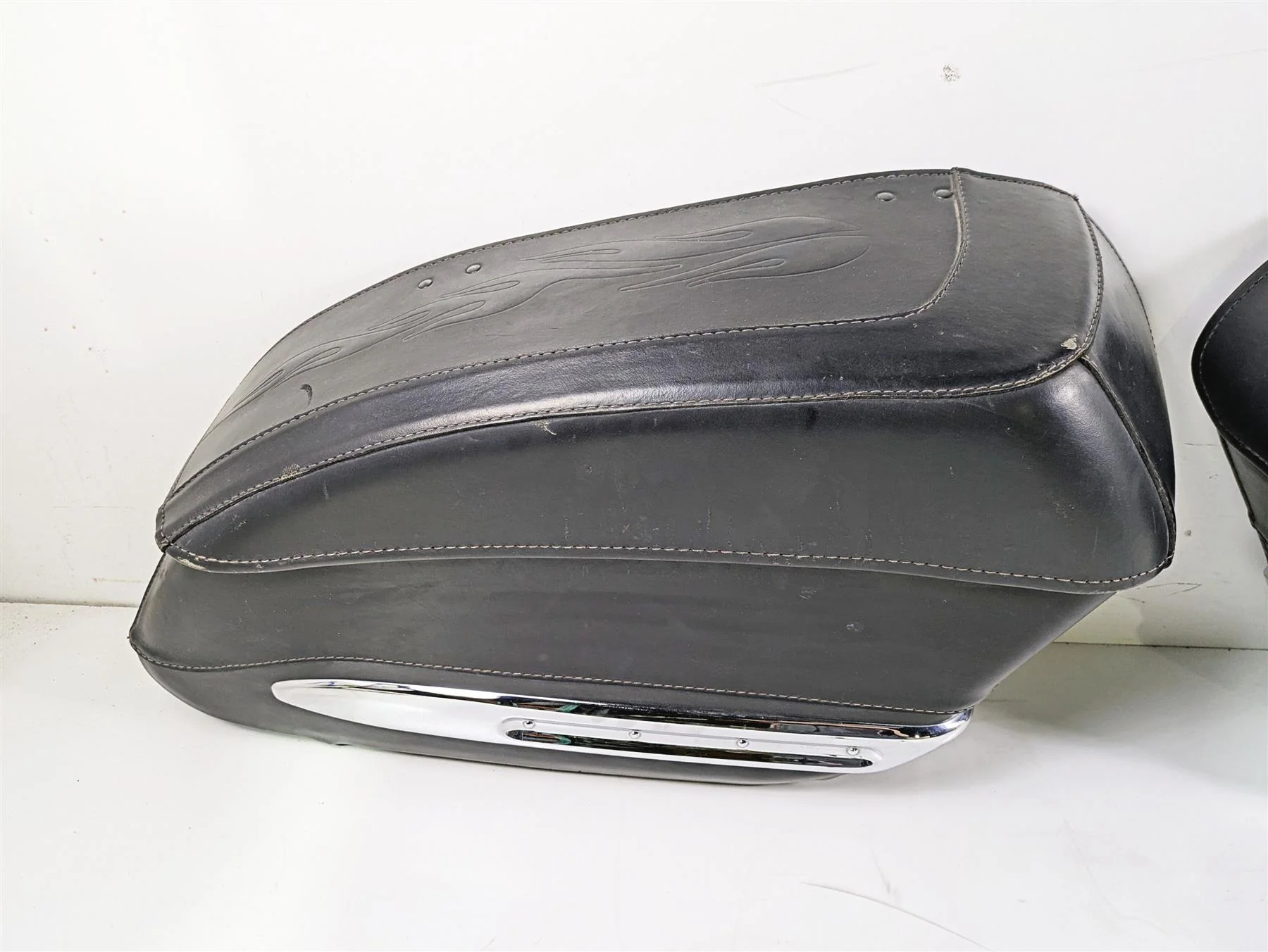 2007 Harley Touring FLHRSE CVO Road King Saddlebag Saddle Bag Set 88221-07 - Image 3