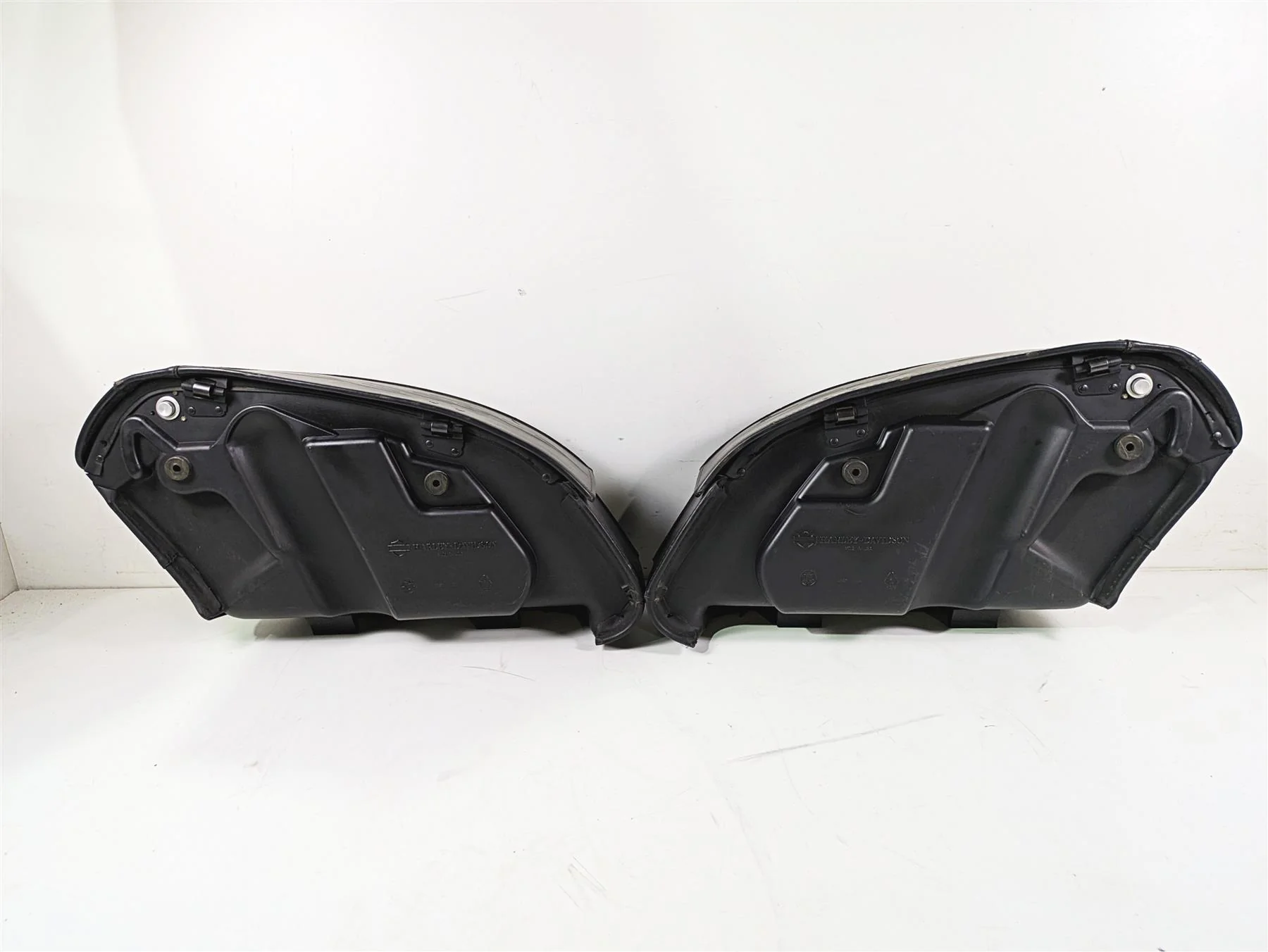 2007 Harley Touring FLHRSE CVO Road King Saddlebag Saddle Bag Set 88221-07 - Image 4