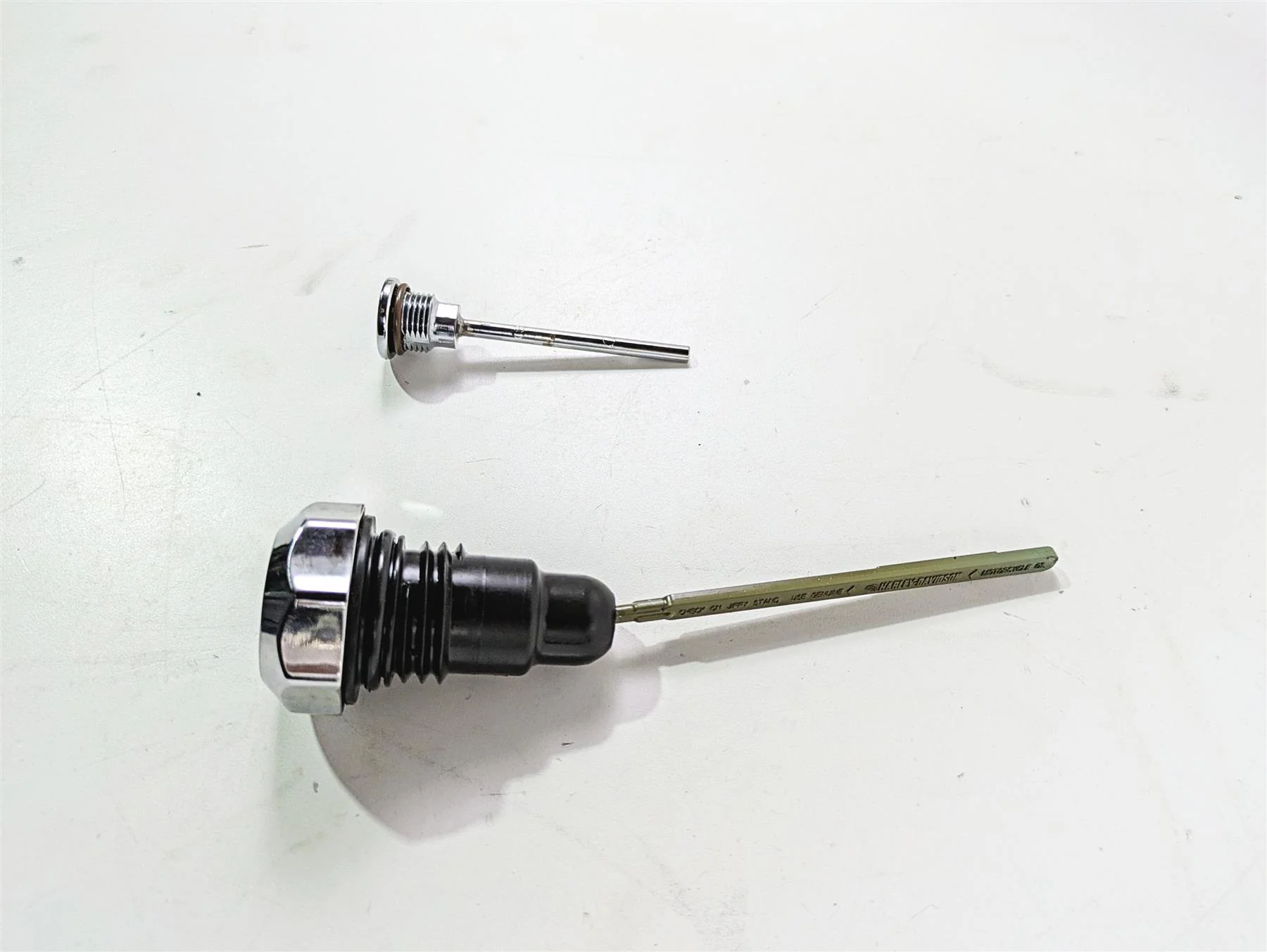 2007 Harley Touring FLHRSE CVO Road King Transmission Oil Dipstick Set 62693-07A - Image 3