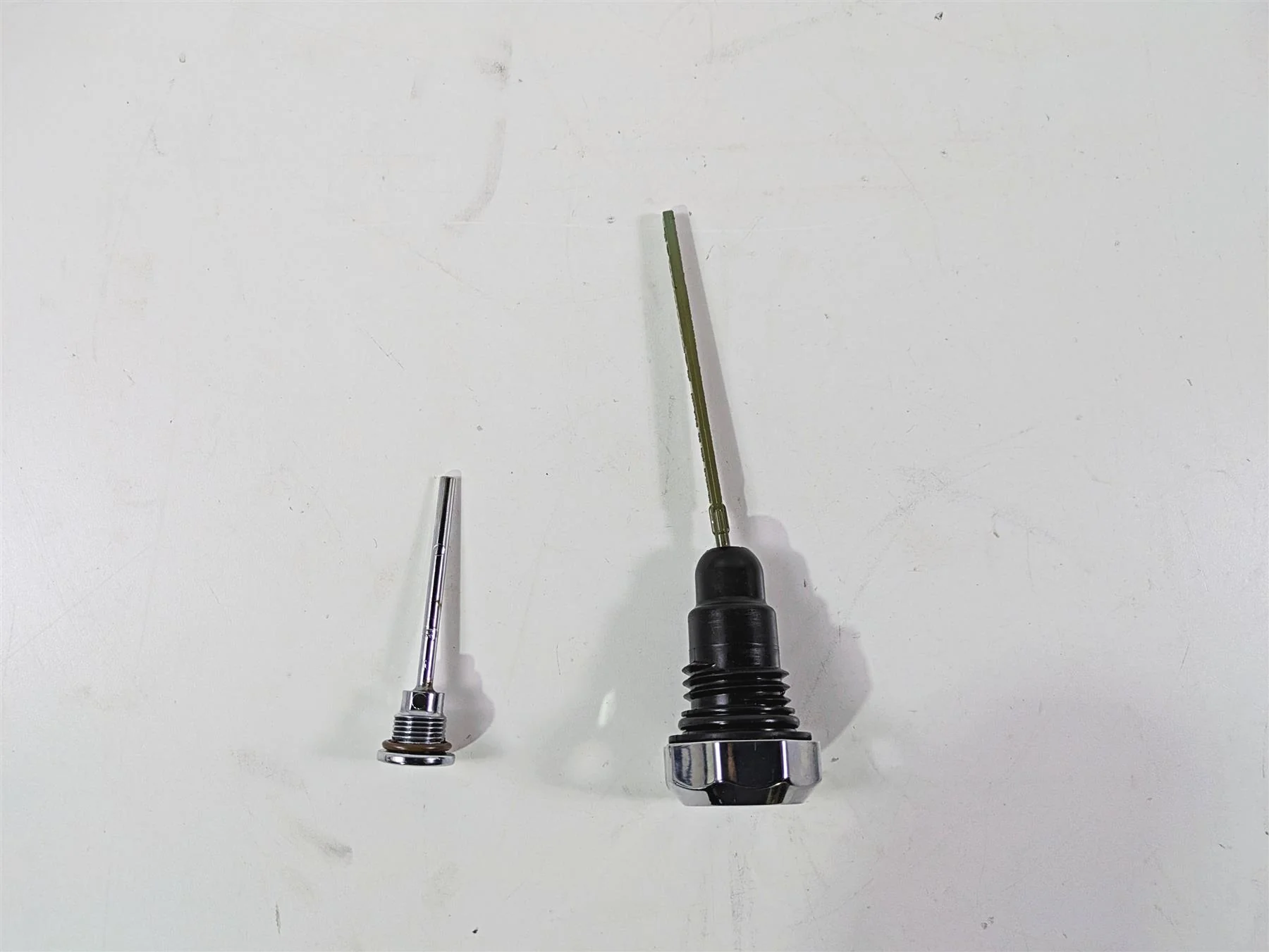 2007 Harley Touring FLHRSE CVO Road King Transmission Oil Dipstick Set 62693-07A - Image 4