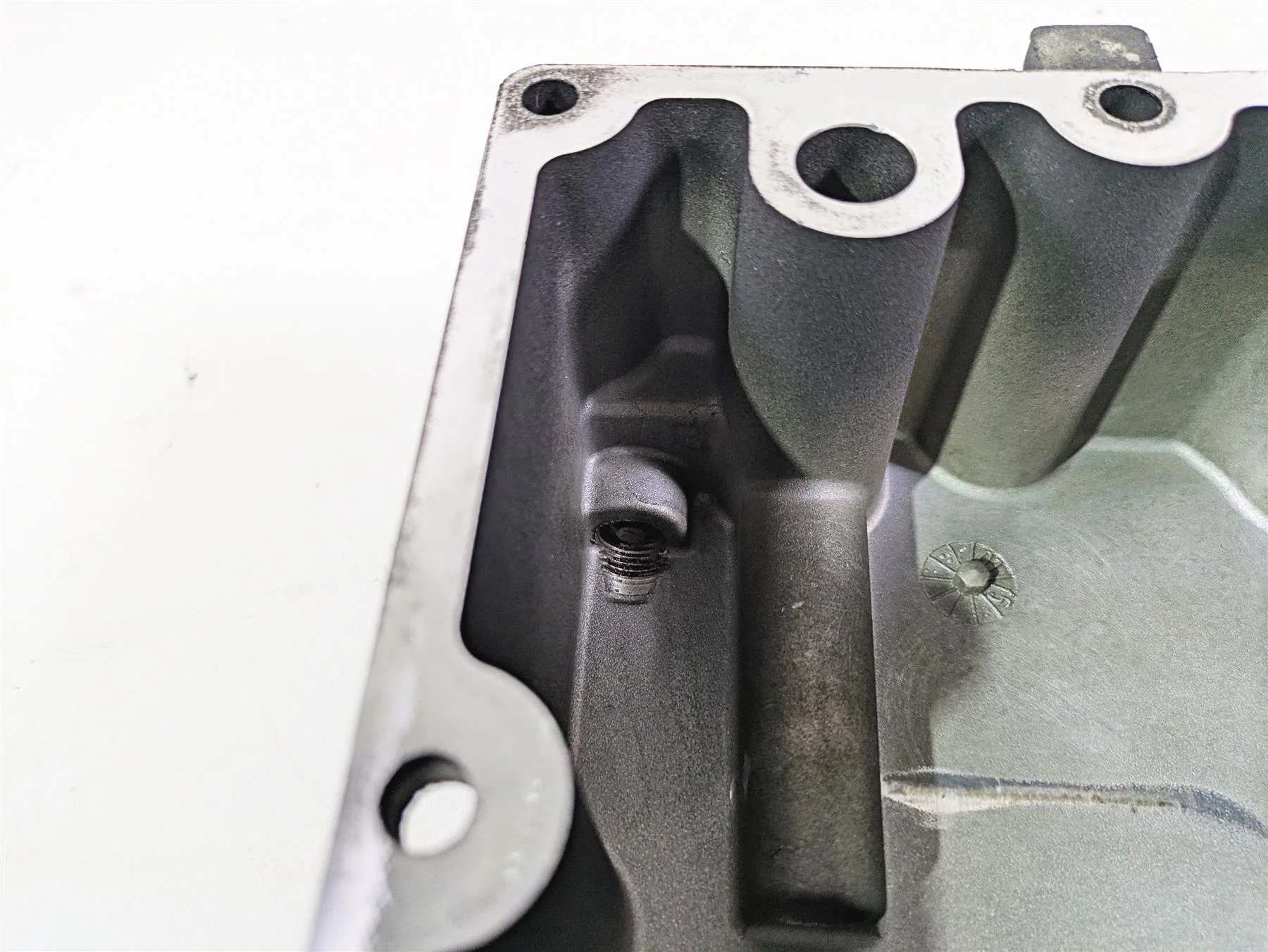 2007 Harley Touring FLHRSE CVO Road King Transmission Oil Pan 62489-99A 62711-99 - Image 11