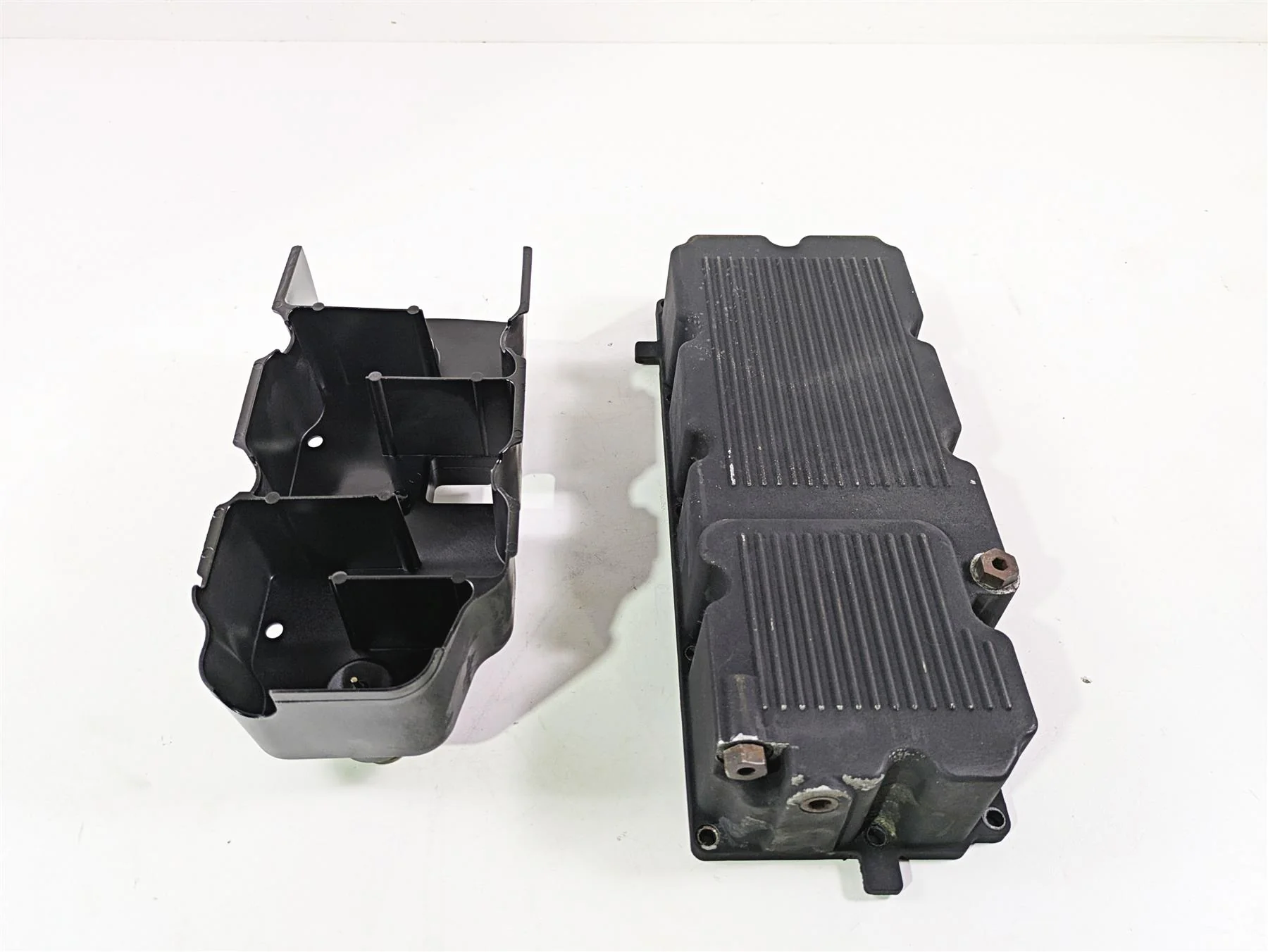 2007 Harley Touring FLHRSE CVO Road King Transmission Oil Pan 62489-99A 62711-99 - Image 2