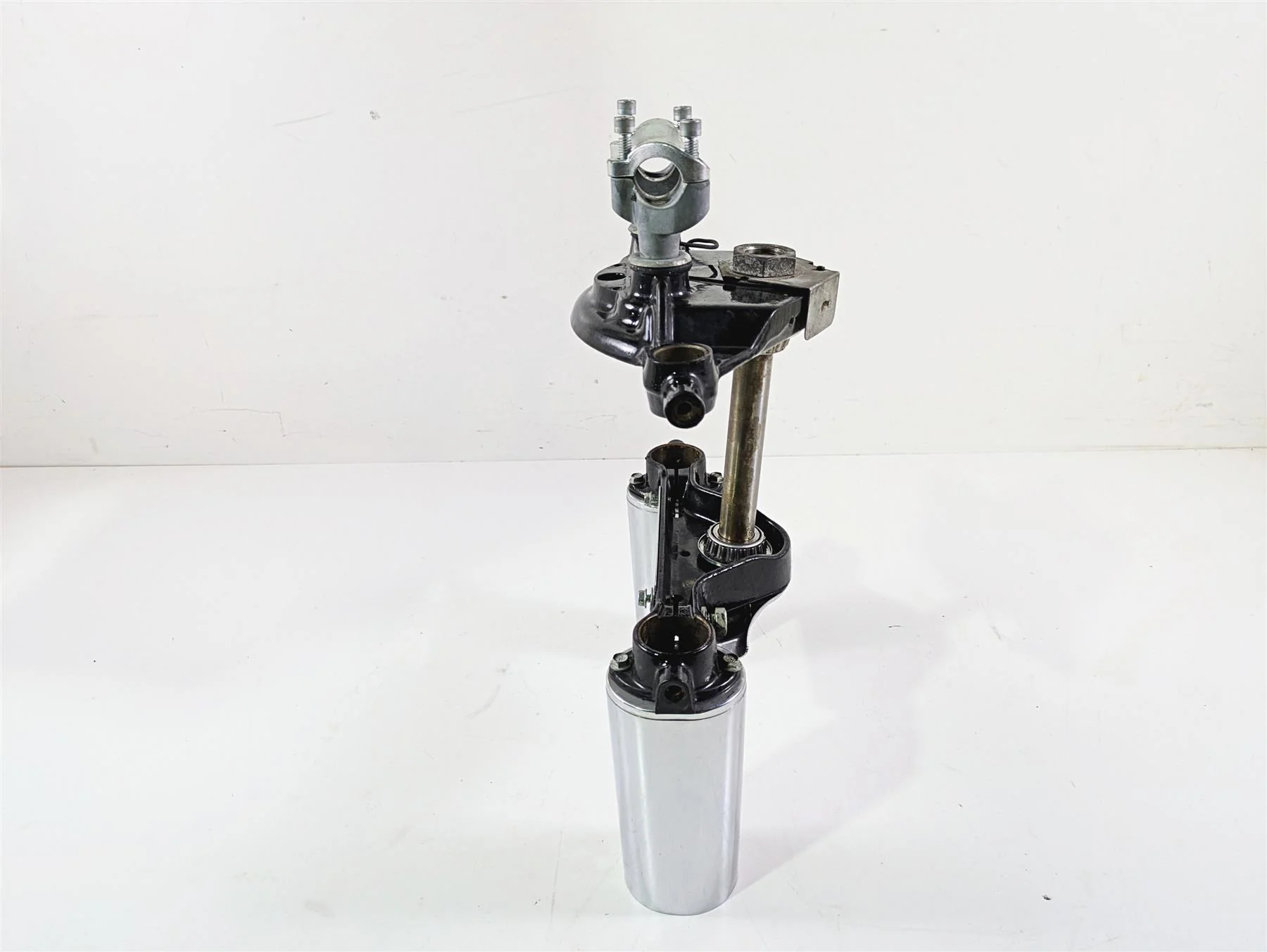 2007 Harley Touring FLHRSE CVO Road King Triple Trees & Riser Set 45446-87A - Image 2