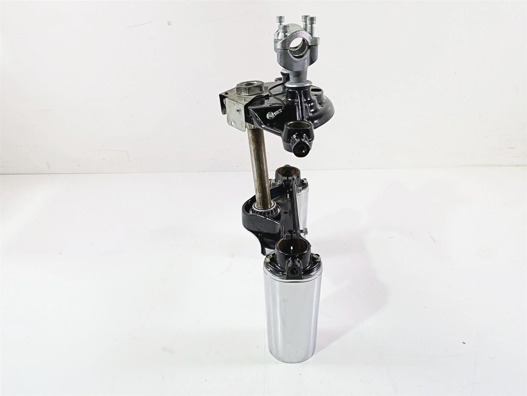 2007 Harley Touring FLHRSE CVO Road King Triple Trees & Riser Set 45446-87A - Image 4