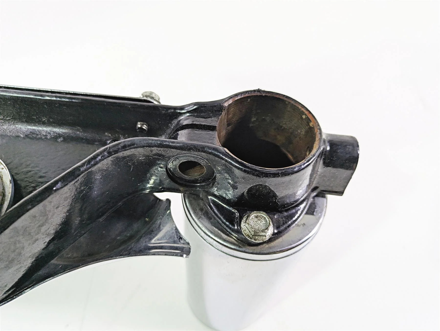 2007 Harley Touring FLHRSE CVO Road King Triple Trees & Riser Set 45446-87A - Image 6