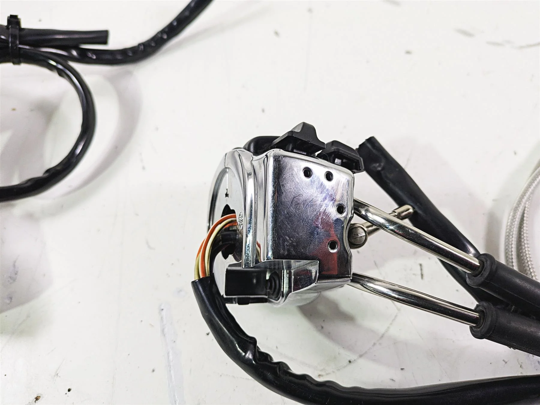2007 Harley Touring FLHTCU SE CVO E-Glide Chrome Hand Control Switches 71682-06A - Image 8
