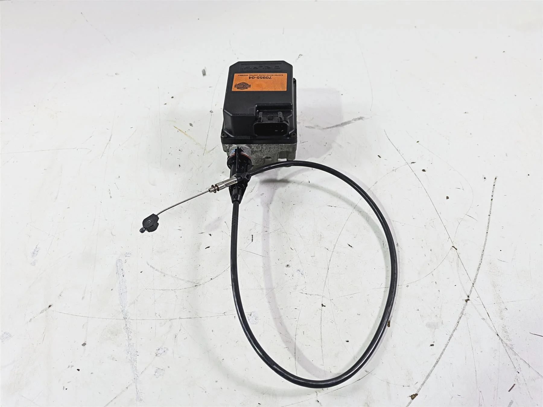 2007 Harley Touring FLHTCU SE CVO E-Glide Cruise Control Module  70955-04 - Image 4