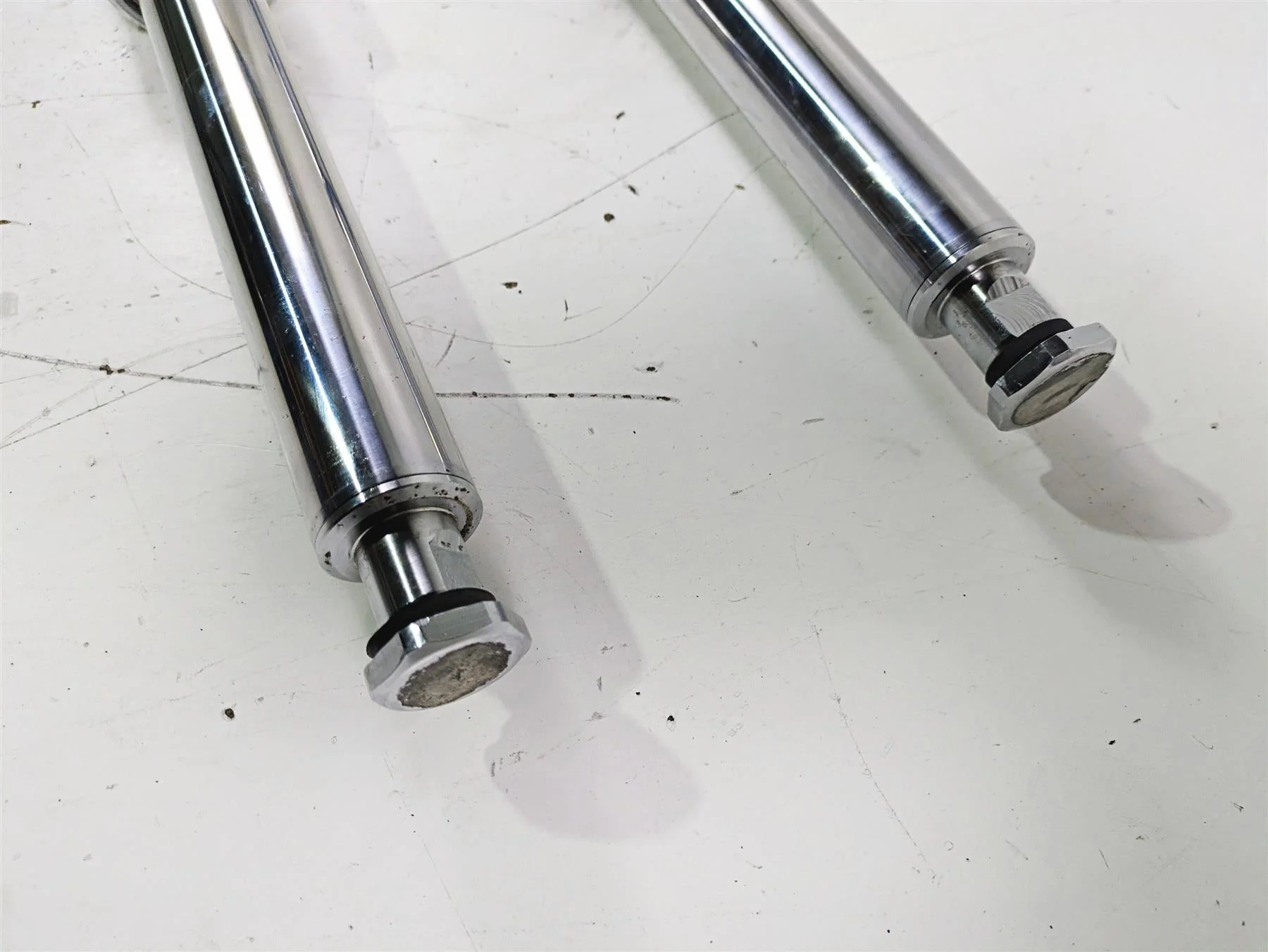 2007 Harley Touring FLHTCU SE CVO E-Glide Front Chrome Fork Leg Set 46621-06 - Image 7