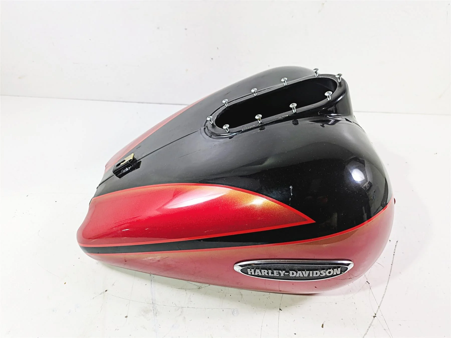 2007 Harley Touring FLHTCU SE CVO E-Glide Fuel Gas Tank Cherry Black Ice 61356-03 - Image 3
