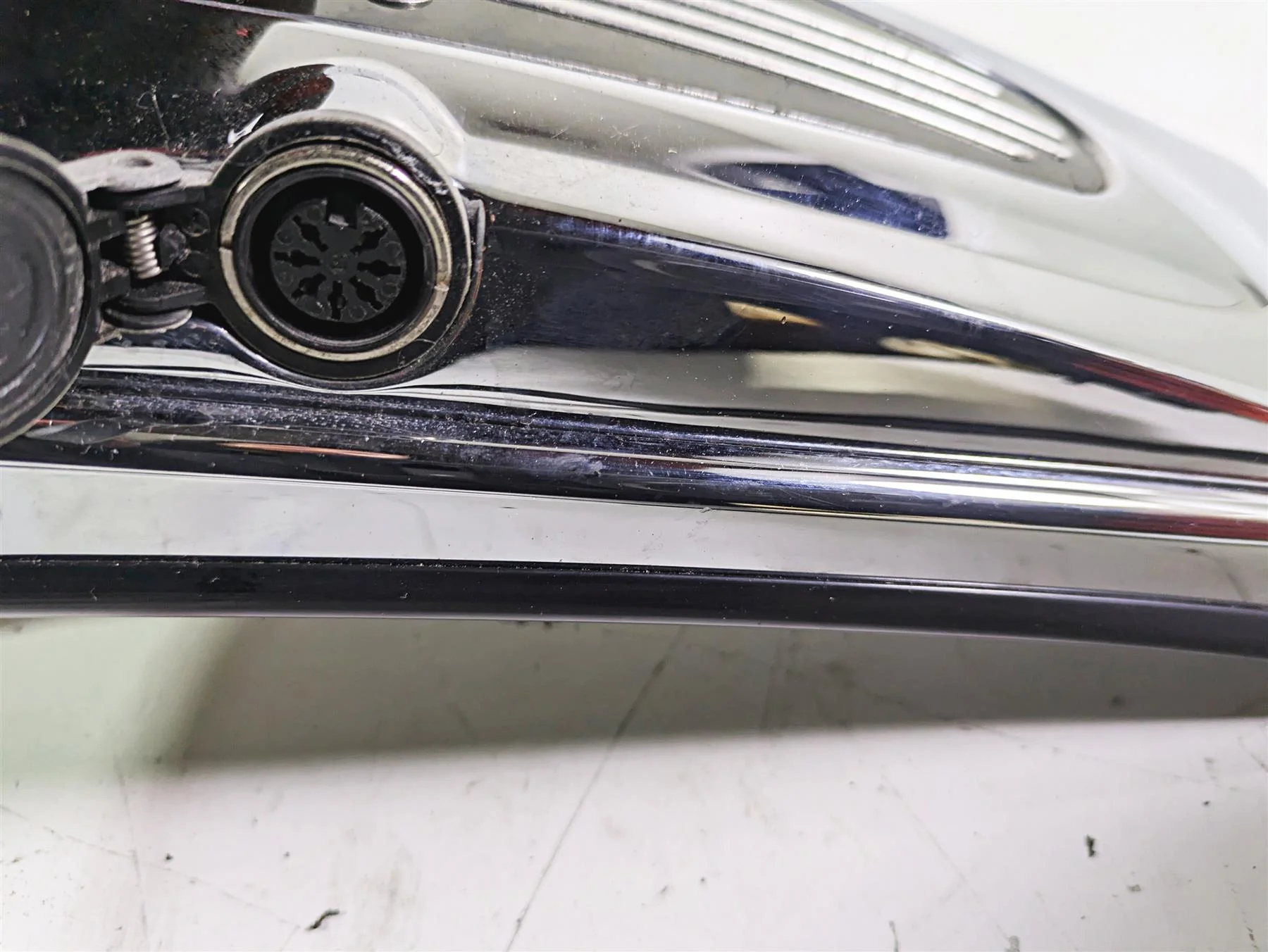 2007 Harley Touring FLHTCU SE CVO E-Glide Fuel Tank Dash Cover 61270-98A - Image 9