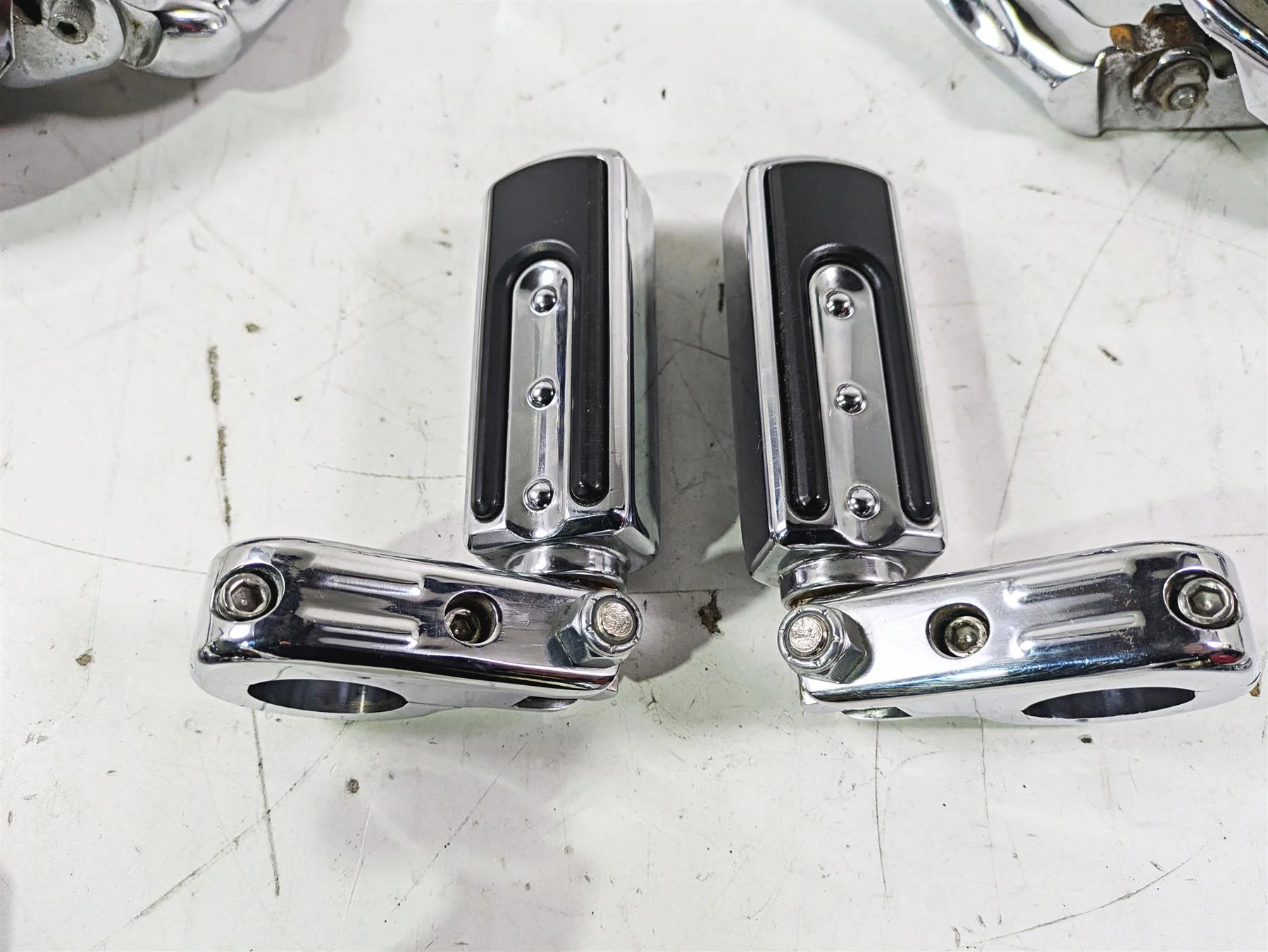 2007 Harley Touring FLHTCU SE CVO E-Glide Full Chrome Floor Board Set 50688-04 - Image 4