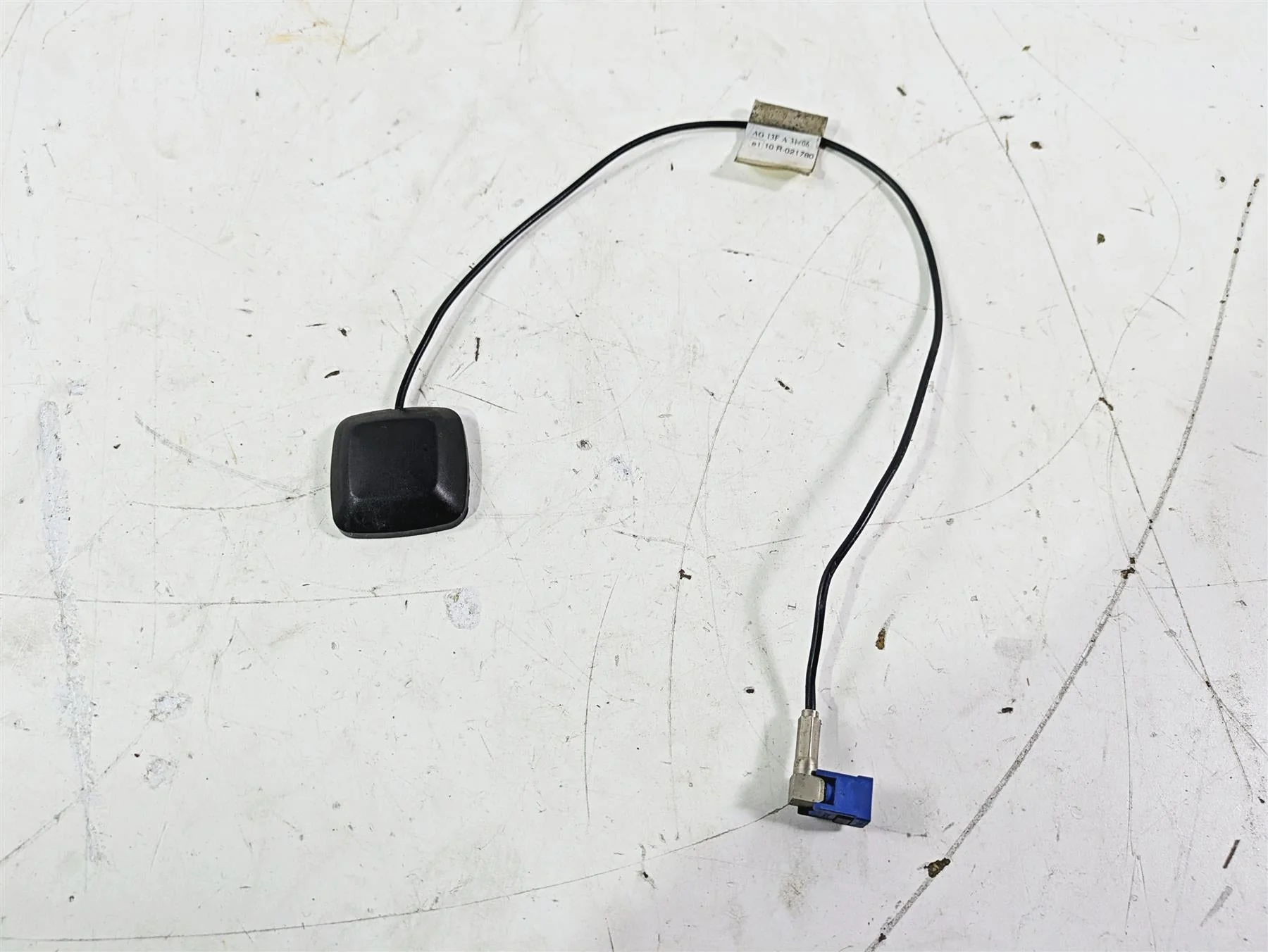 2007 Harley Touring FLHTCU SE CVO E-Glide Gps Antenna  76000222 - Image 2
