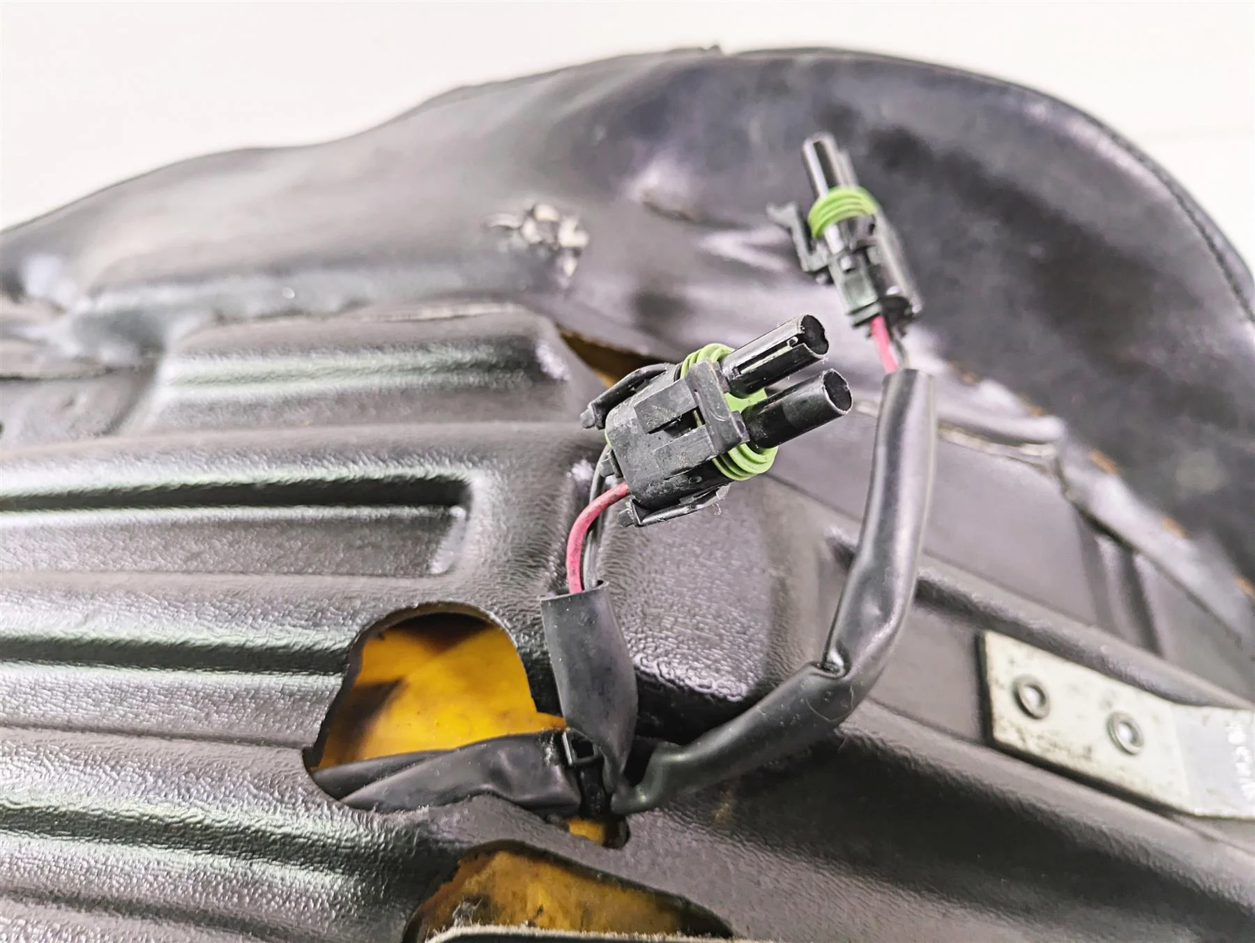 2007 Harley Touring FLHTCU SE CVO E-Glide Heated Duo Seat Saddle 52320-06 - Image 10