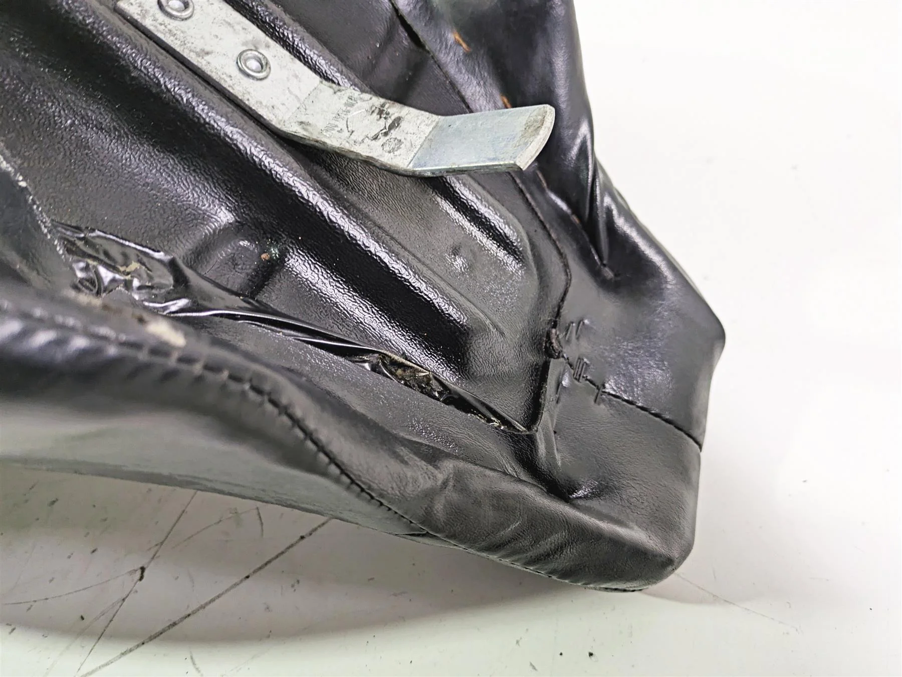 2007 Harley Touring FLHTCU SE CVO E-Glide Heated Duo Seat Saddle 52320-06 - Image 12