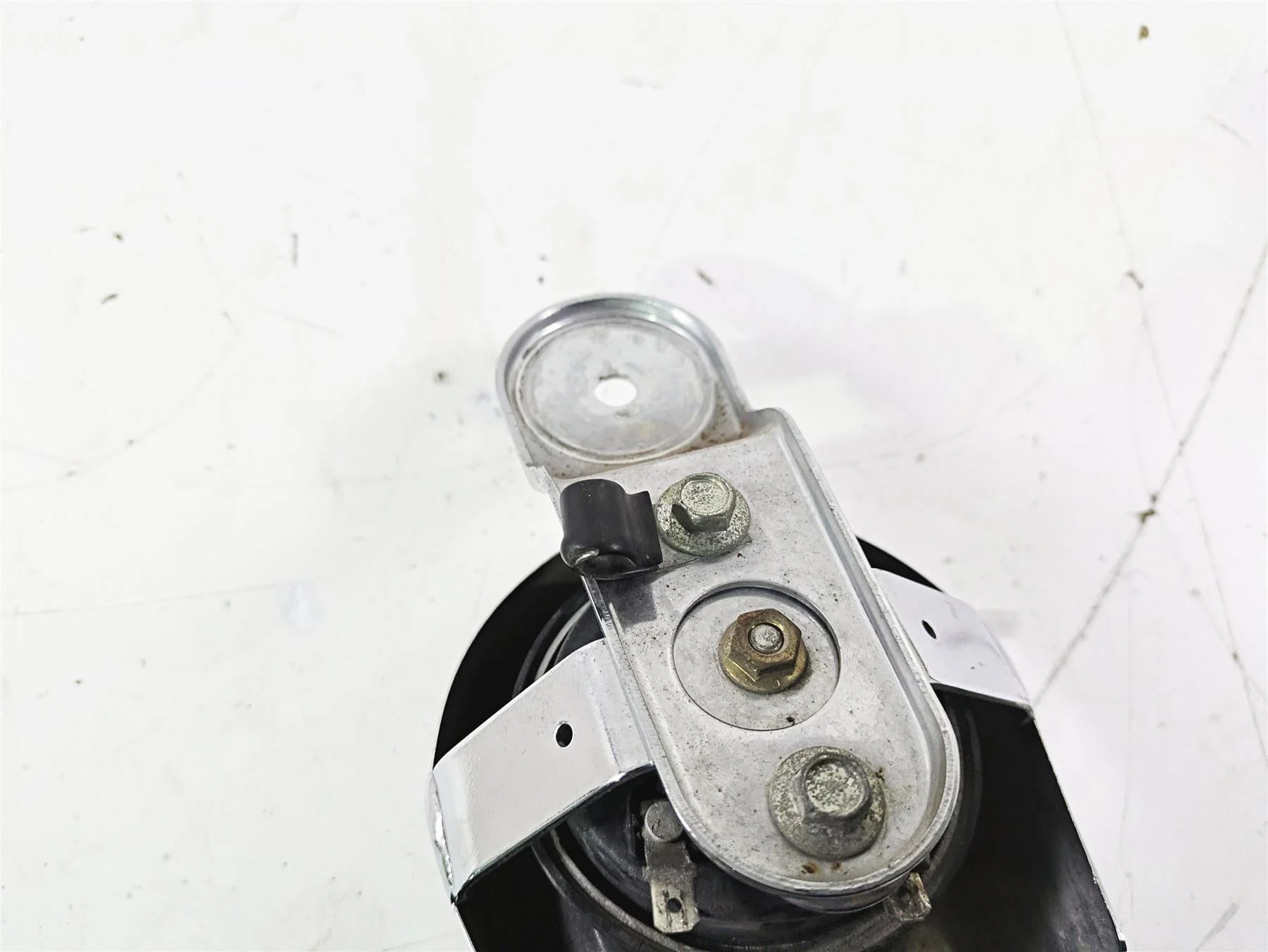 2007 Harley Touring FLHTCU SE CVO E-Glide Horn & Chrome Cover 61300478A - Image 8