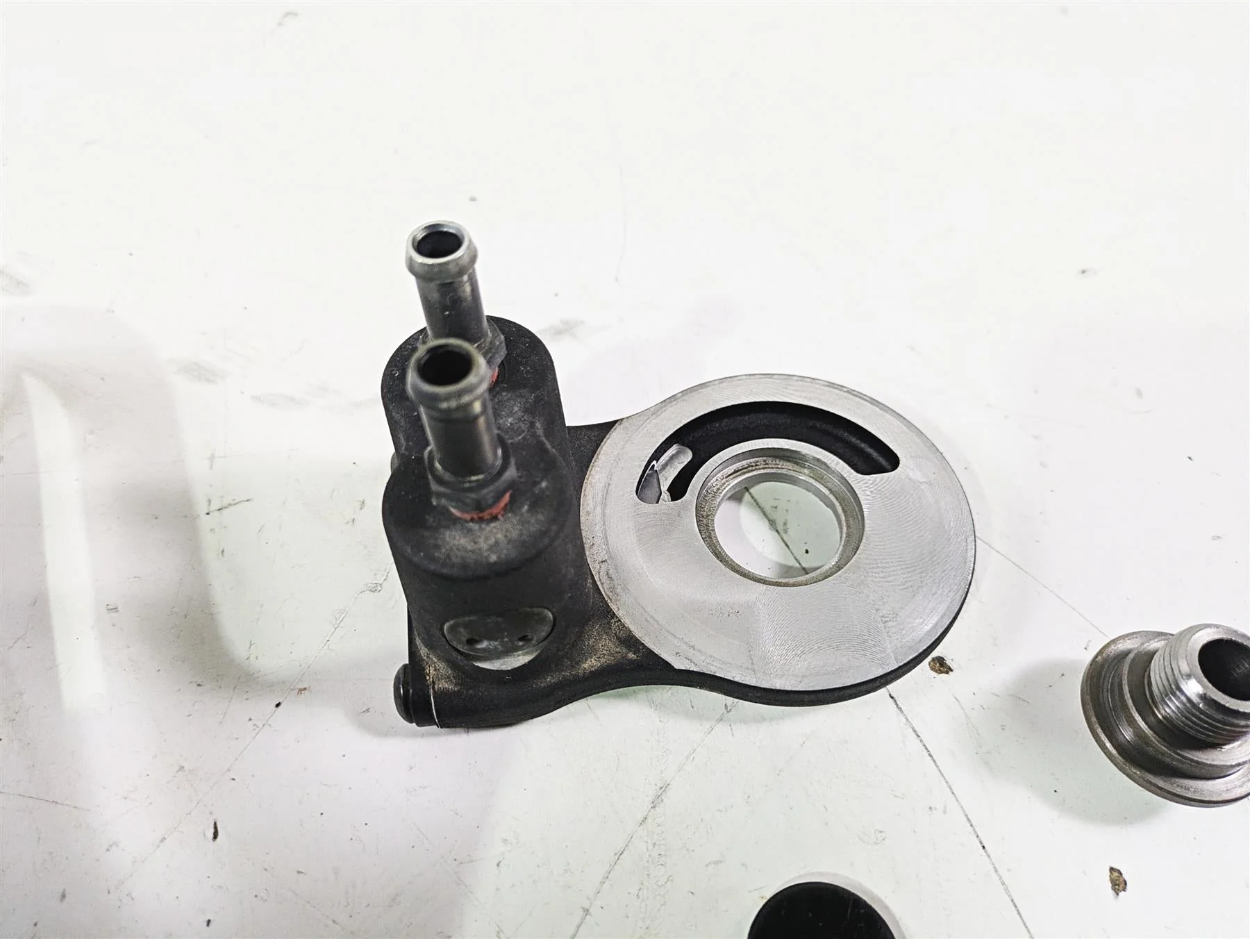 2007 Harley Touring FLHTCU SE CVO E-Glide Oil Cooler & Cover 63071-07 - Image 5