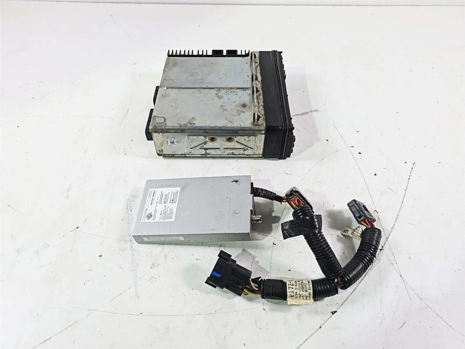 2007 Harley Touring FLHTCU SE CVO E-Glide Radio Cd Player & Cb Module 76160-06 - Image 4