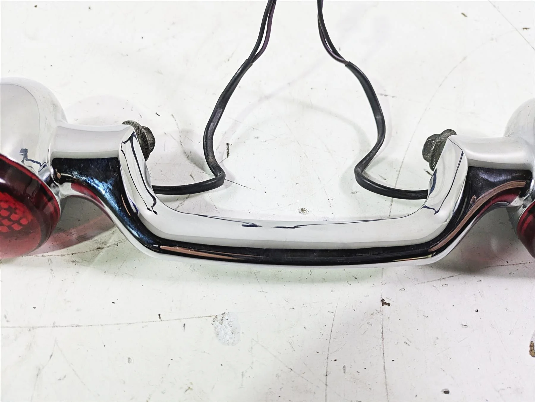 2007 Harley Touring FLHTCU SE CVO E-Glide Rear Blinker Turn Signal Bar 68629-05 - Image 8