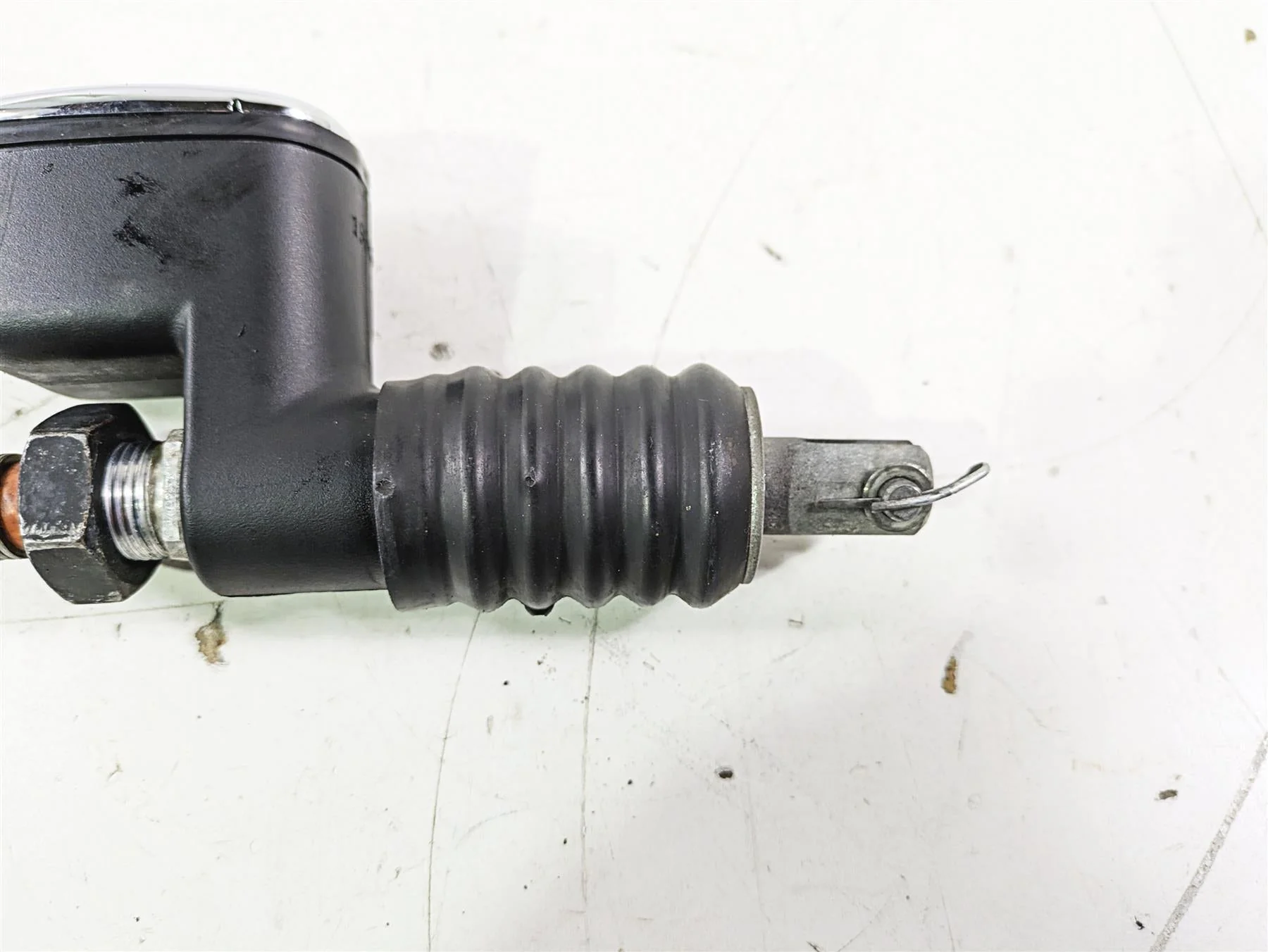 2007 Harley Touring FLHTCU SE CVO E-Glide Rear Brake Master Cylinder 41767-05E - Image 9