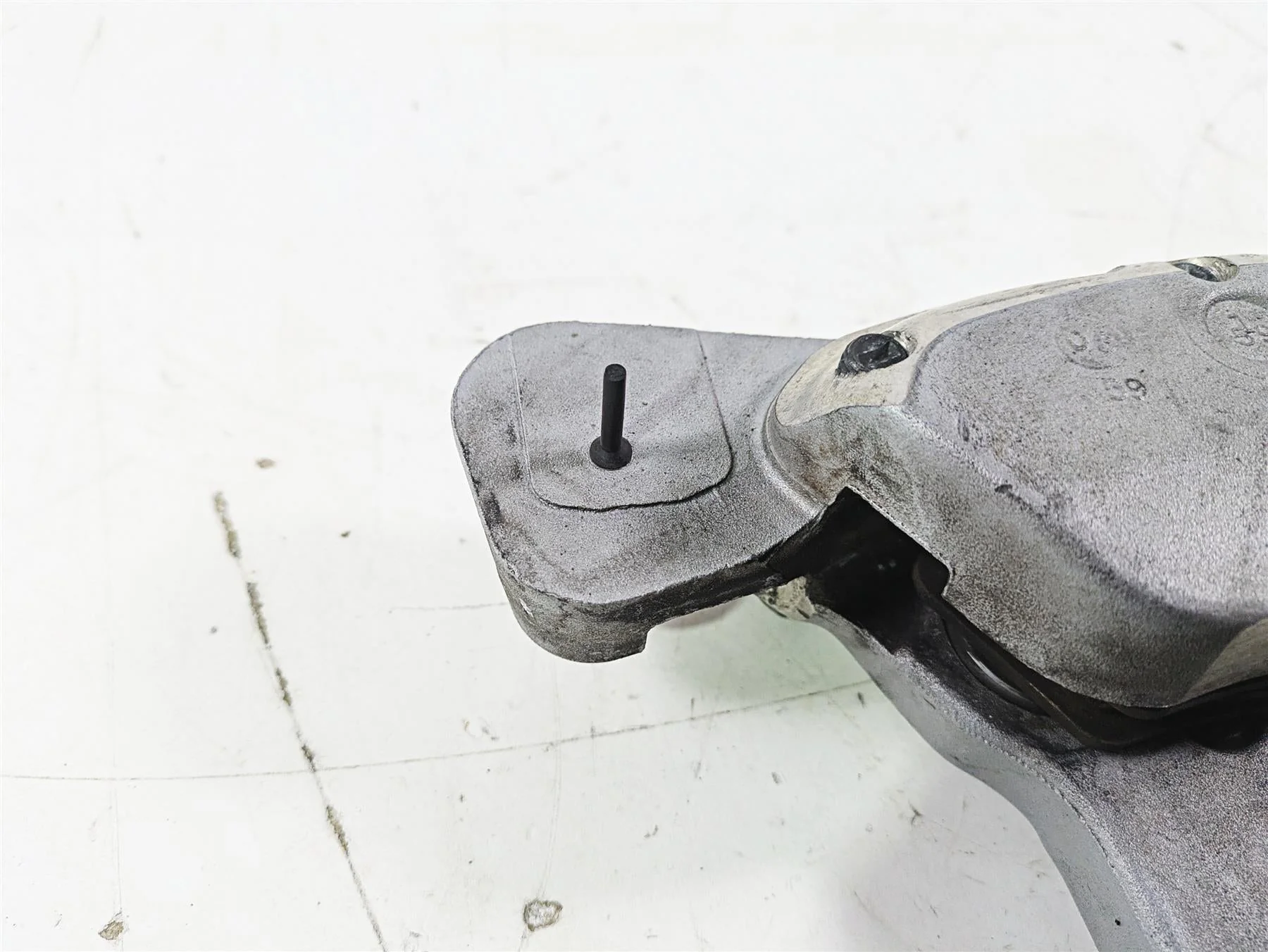 2007 Harley Touring FLHTCU SE CVO E-Glide Rear Caliper & Bracket  44595-07 - Image 12