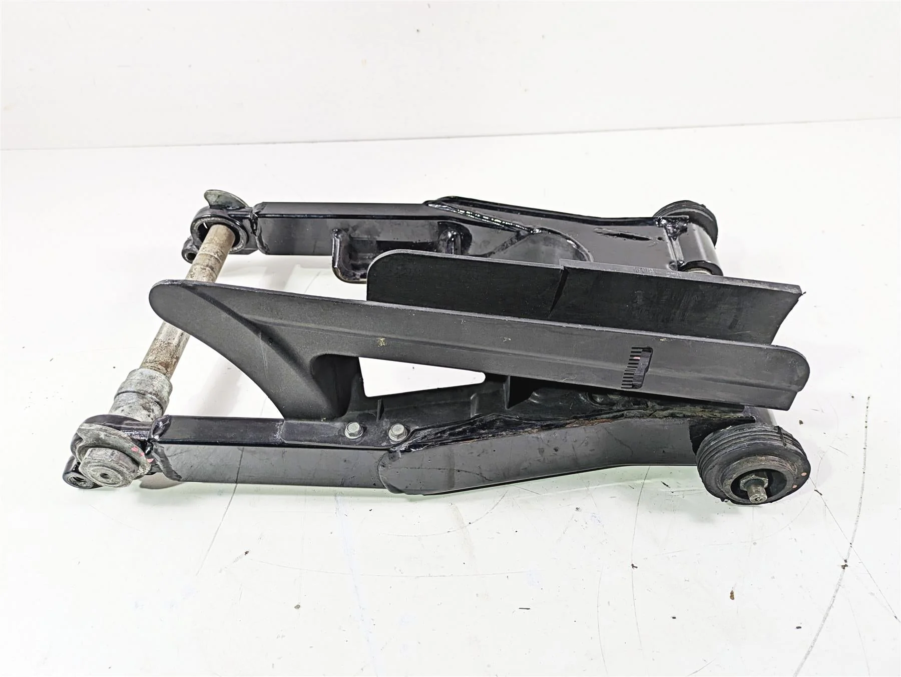 2007 Harley Touring FLHTCU SE CVO E-Glide Rear Swingarm Swing Arm 1" 47549-02A - Image 3
