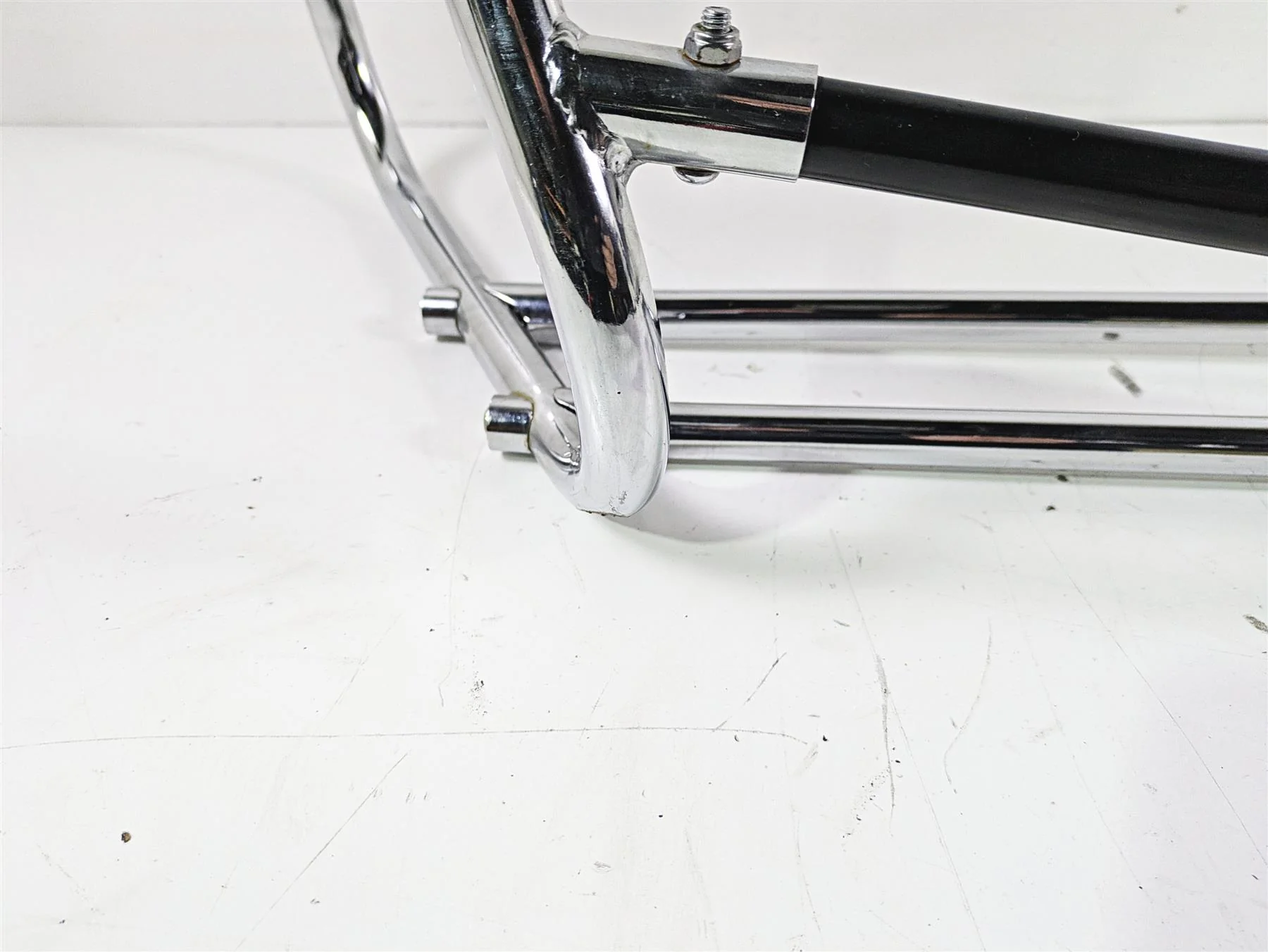 2007 Harley Touring FLHTCU SE CVO E-Glide Right Saddlebag Guard 49207-04 - Image 7