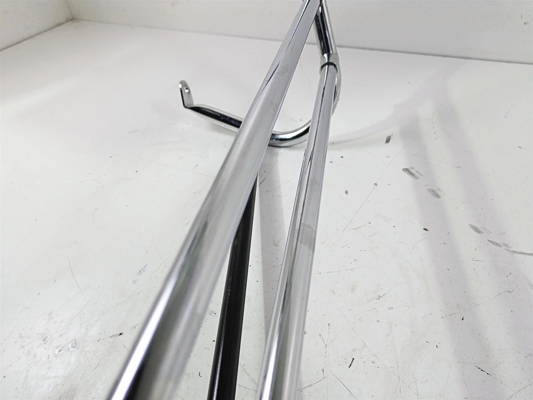 2007 Harley Touring FLHTCU SE CVO E-Glide Right Saddlebag Guard 49207-04 - Image 9