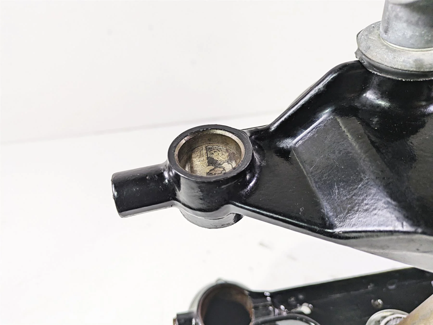 2007 Harley Touring FLHTCU SE CVO E-Glide Upper Lower Triple Tree Set 45446-87A - Image 7