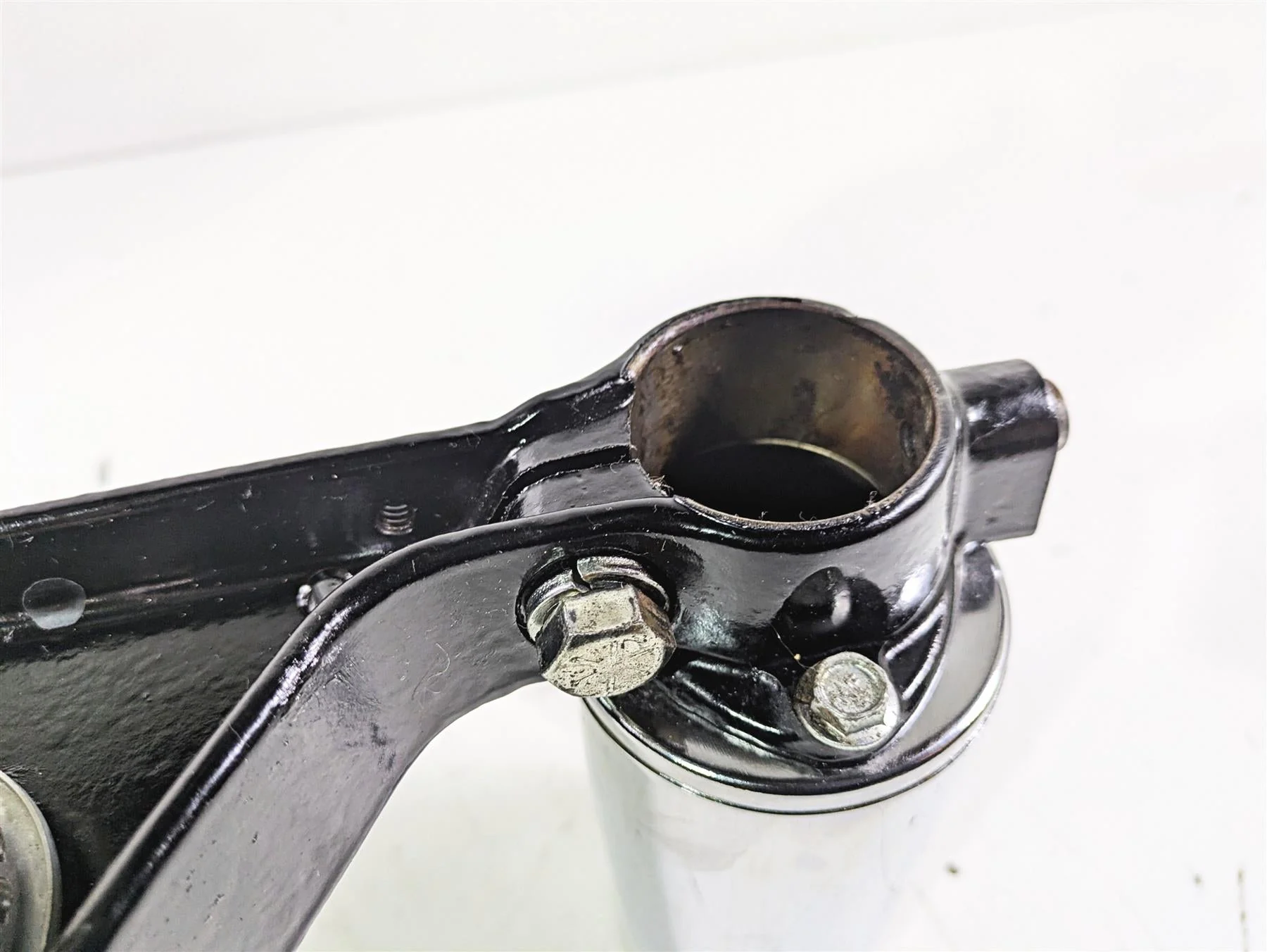 2007 Harley Touring FLHTCU SE CVO E-Glide Upper Lower Triple Tree Set 45446-87A - Image 9