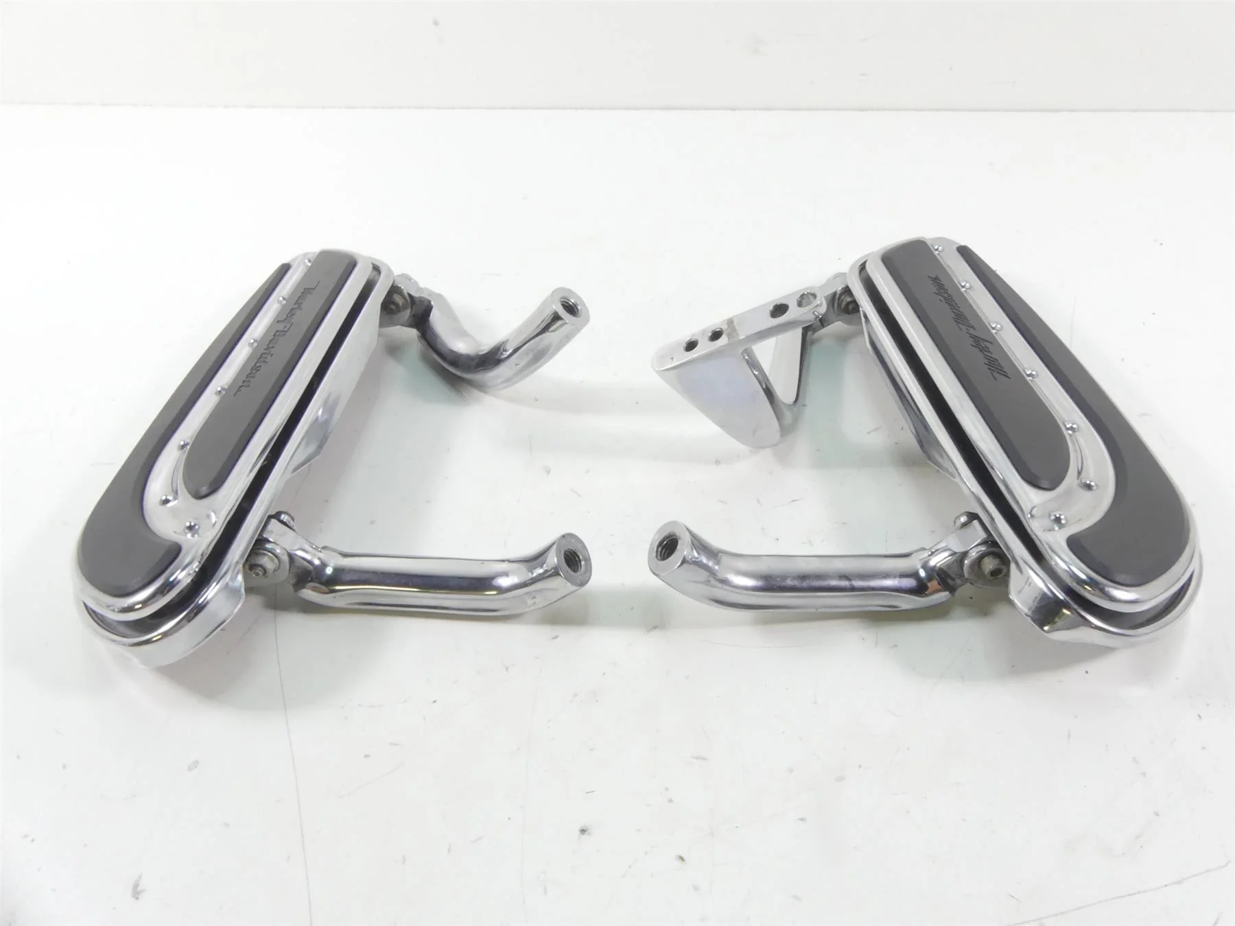 2007 Harley Touring FLHTCU SE CVO Electra Glide Front Floor Board Set 50812-07 - Image 3