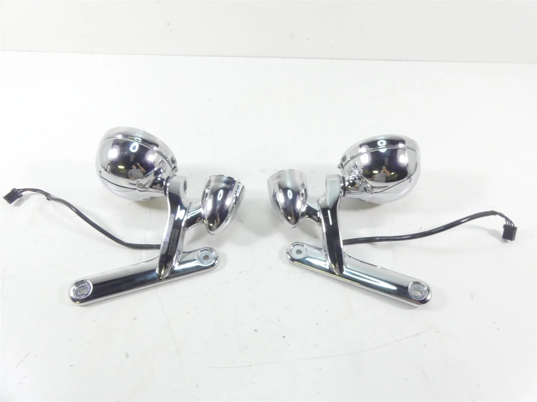 2007 Harley Touring FLHTCU SE CVO Electra Glide Front Spot Led Lights 69548-06 - Image 2