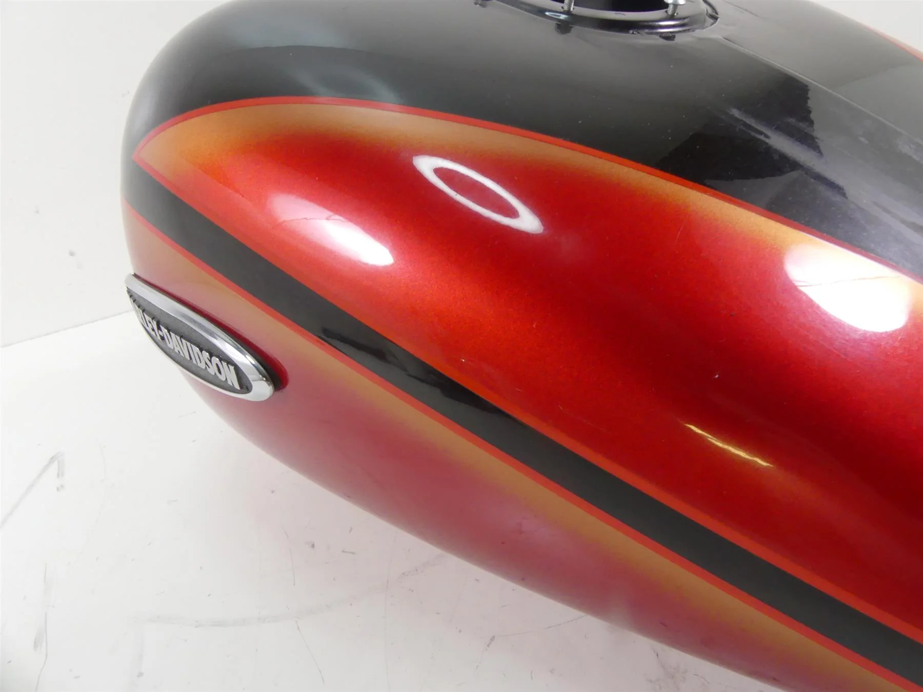 2007 Harley Touring FLHTCU SE CVO Electra Glide Fuel Gas Tank - Read 61356-03 - Image 6