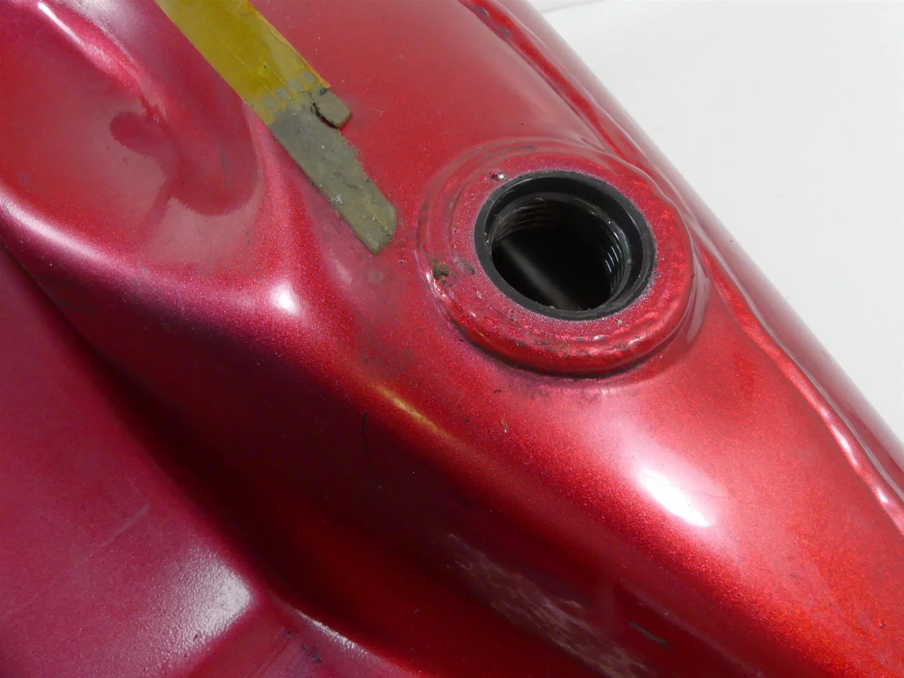 2007 Harley Touring FLHTCU SE CVO Electra Glide Fuel Gas Tank - Read 61356-03 - Image 9