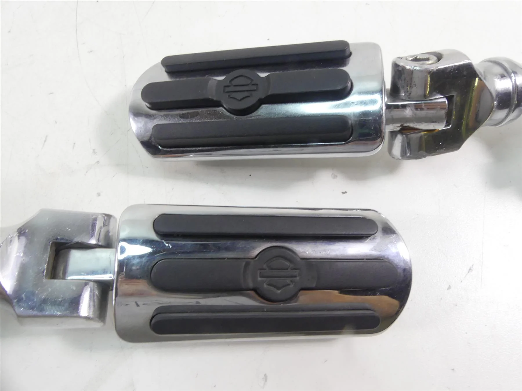 2007 Harley Touring FLHTCU SE CVO Electra Glide Highway Foot Peg Set 50130-95A - Image 5